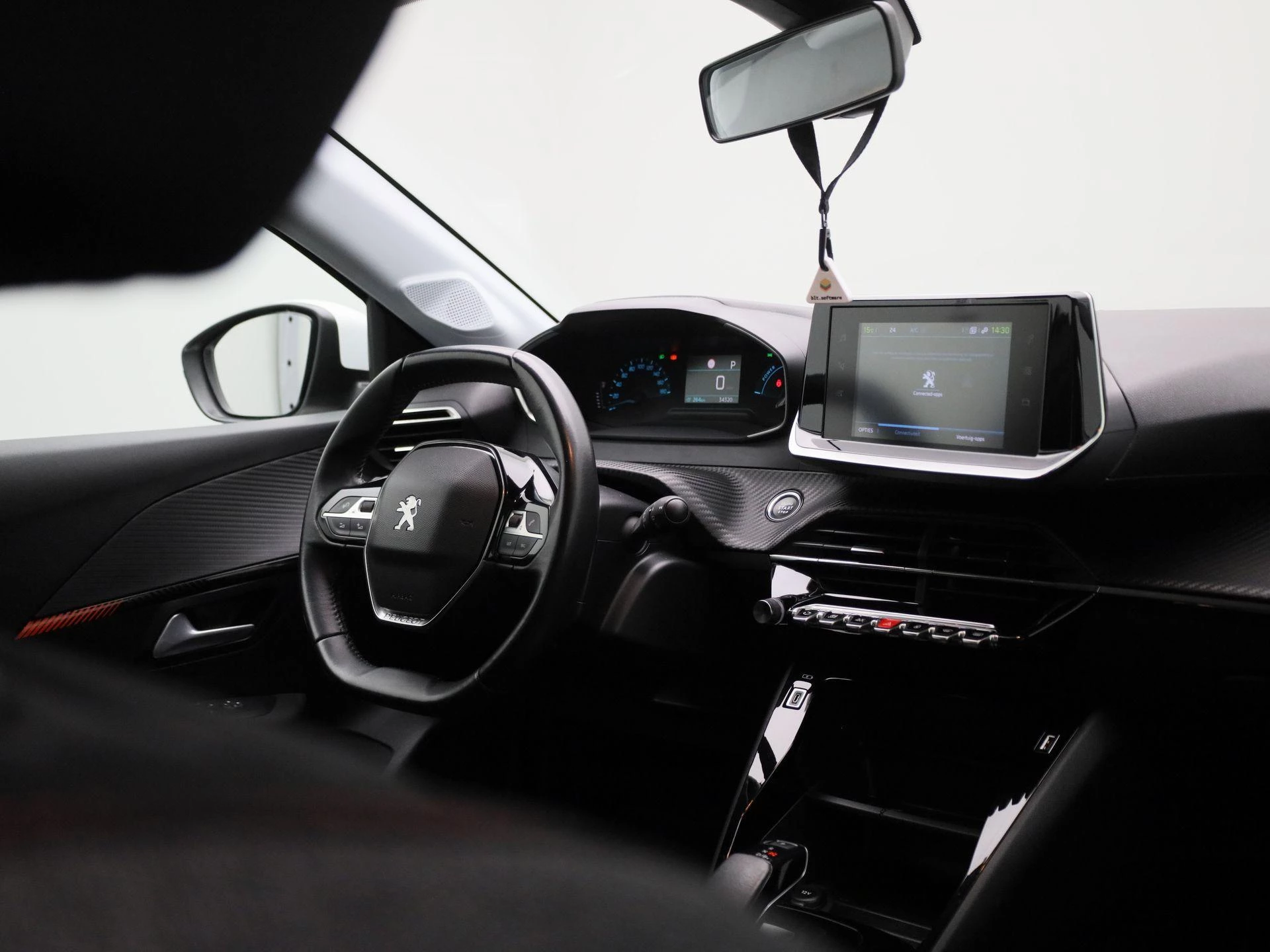 Peugeot-e-208-image-29