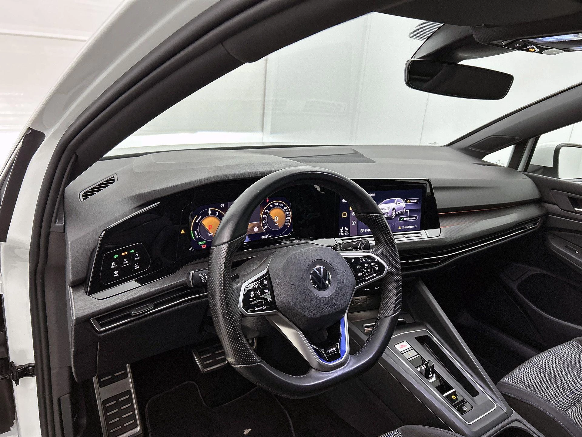 Volkswagen-Golf-image-17