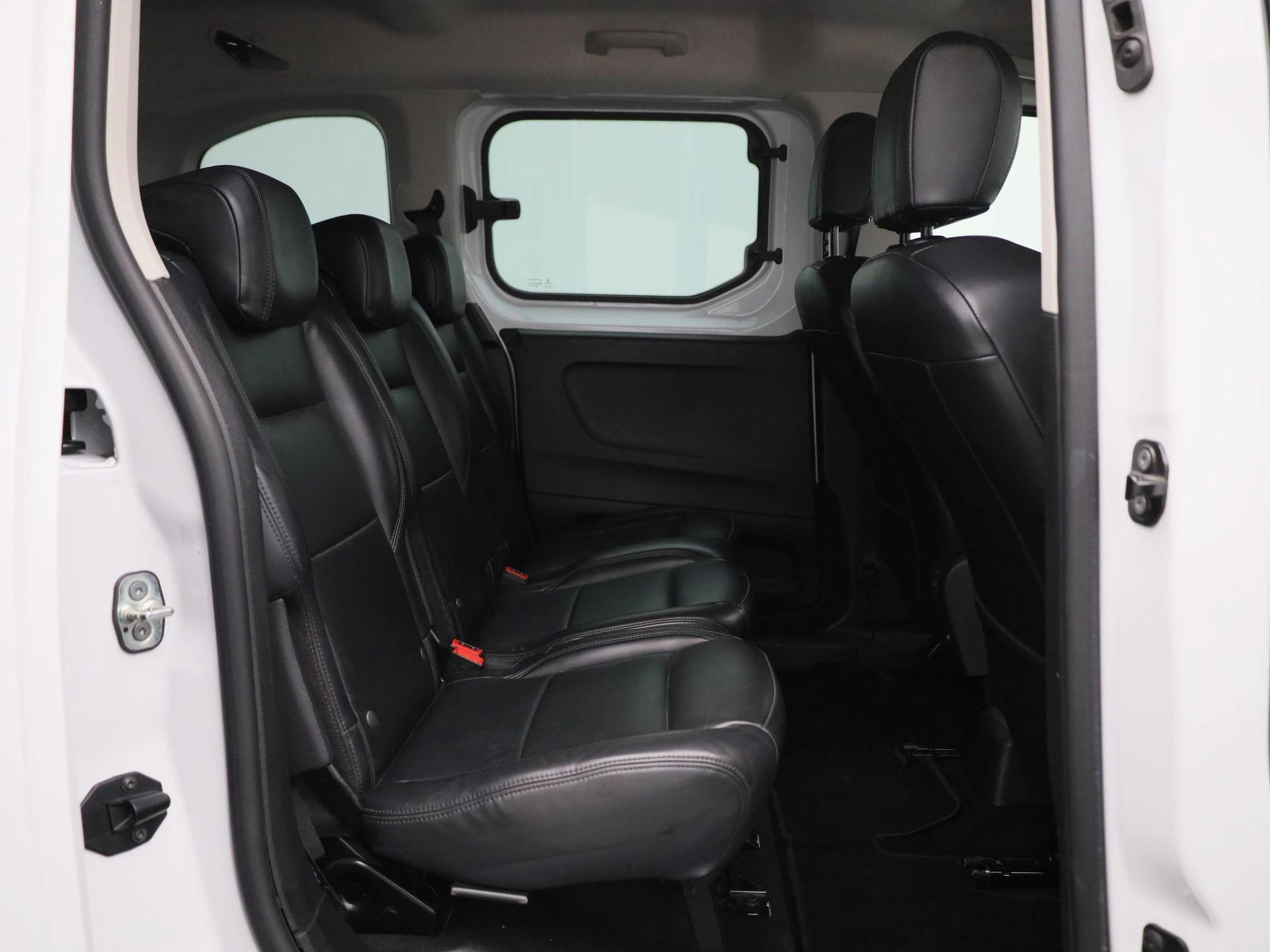 Opel-Combo Life-image-13