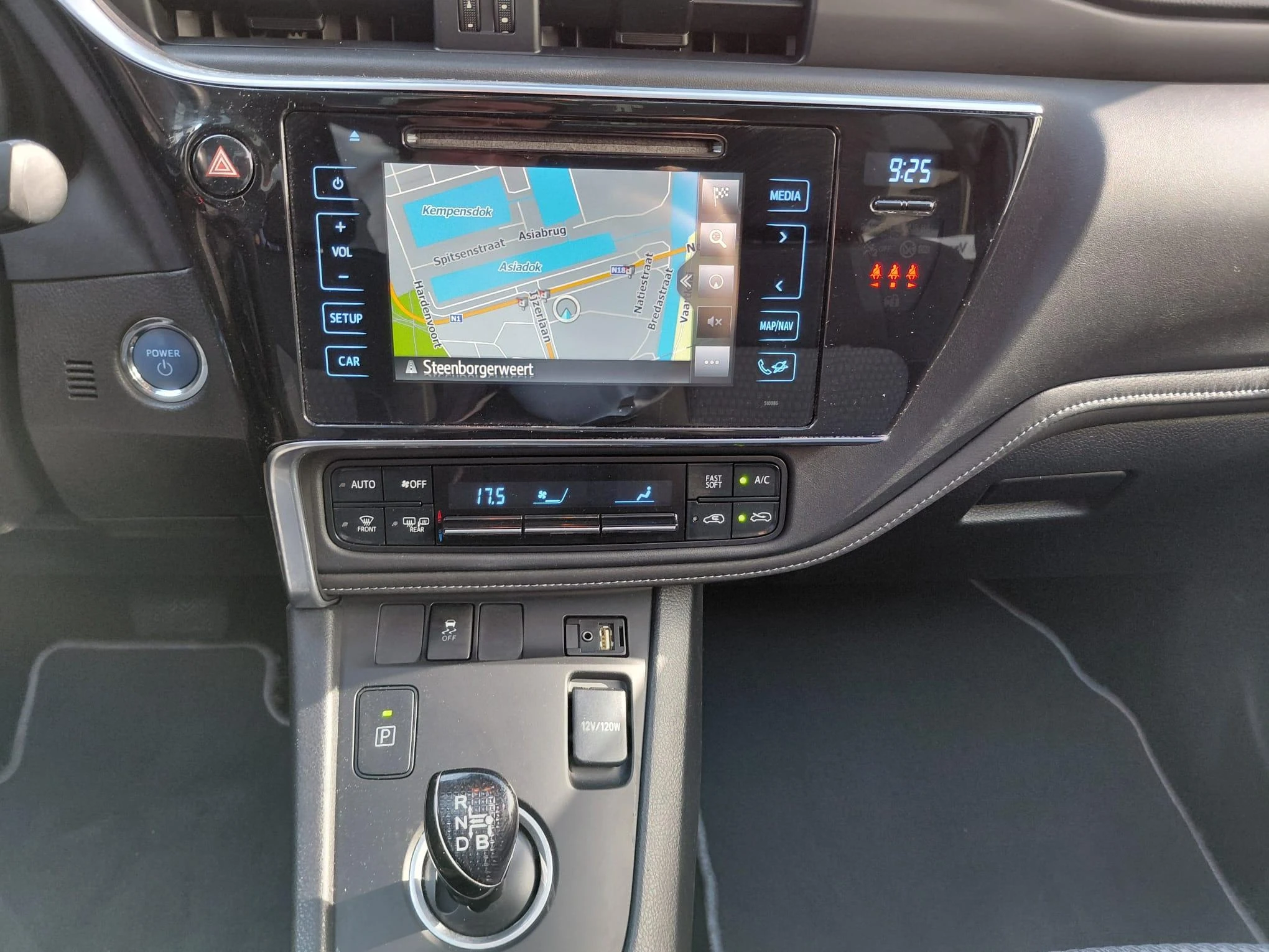 Toyota Auris Touring Sports 1.8 VVT-i Hybrid CVT Dynamic HSD