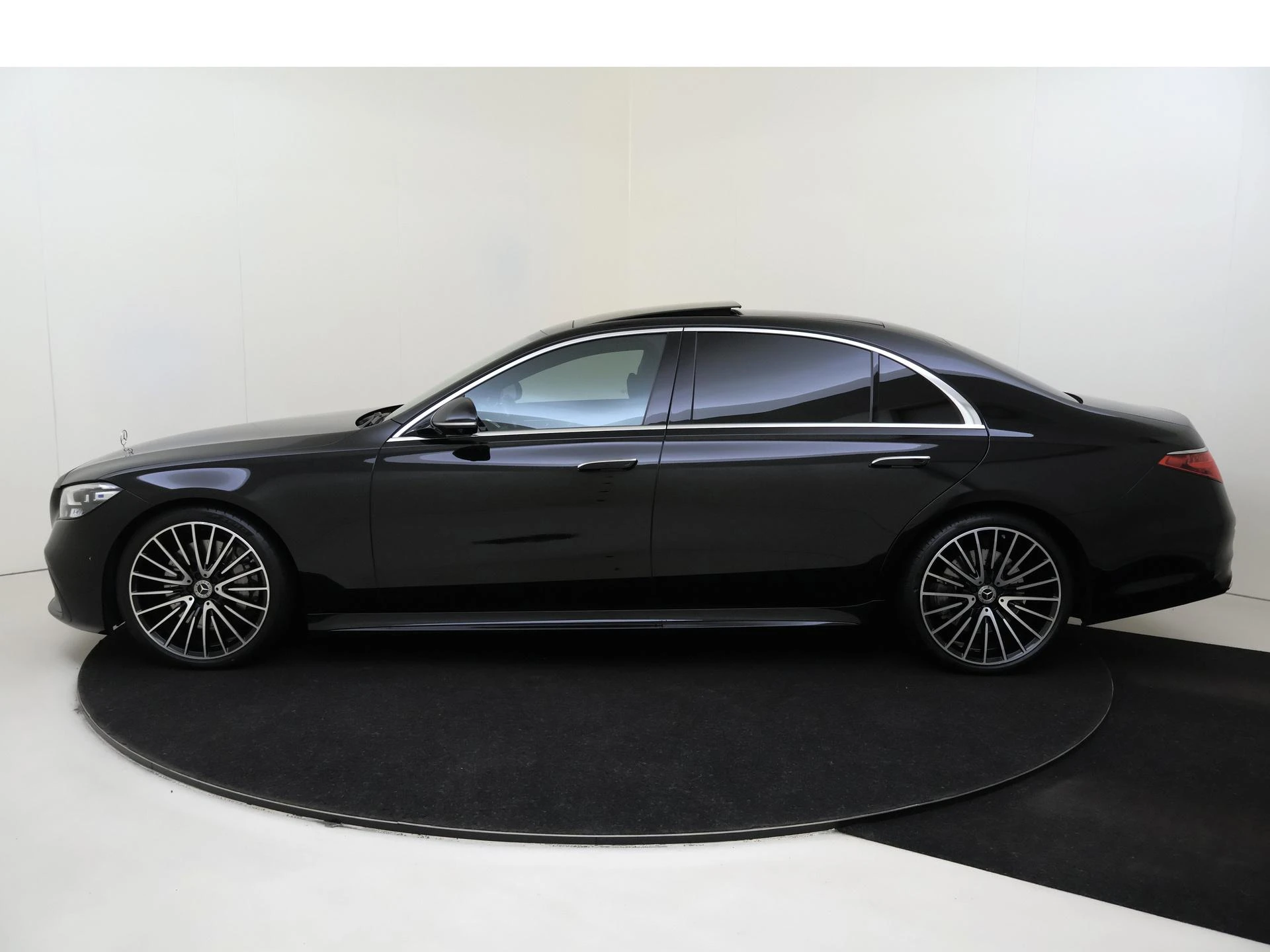 Mercedes-Benz-S-Klasse-image-8