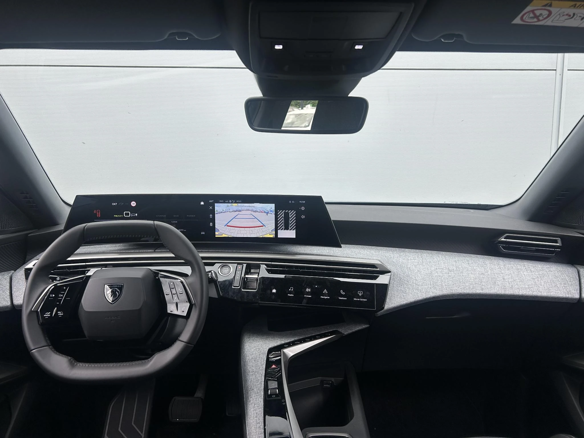 Peugeot-e-5008-image-10