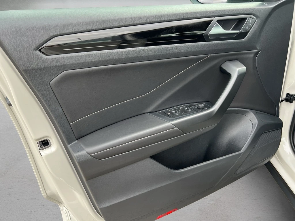 Volkswagen-T-Roc-image-5