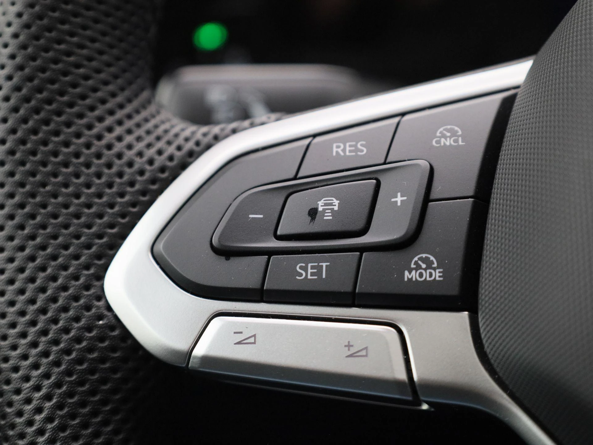 Volkswagen-Golf-image-18