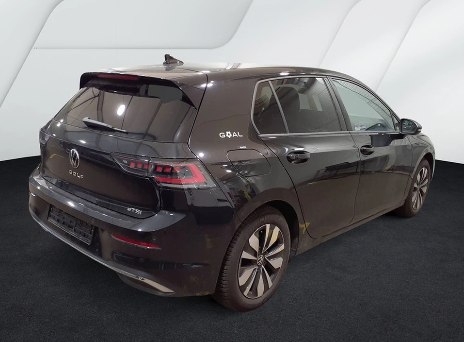 Volkswagen-Golf-image-1