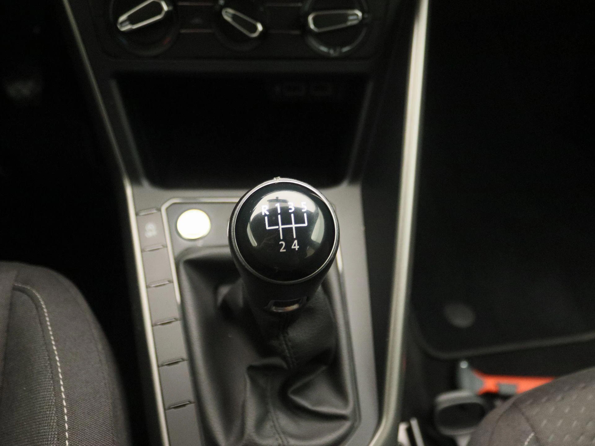 Volkswagen-Polo-image-11