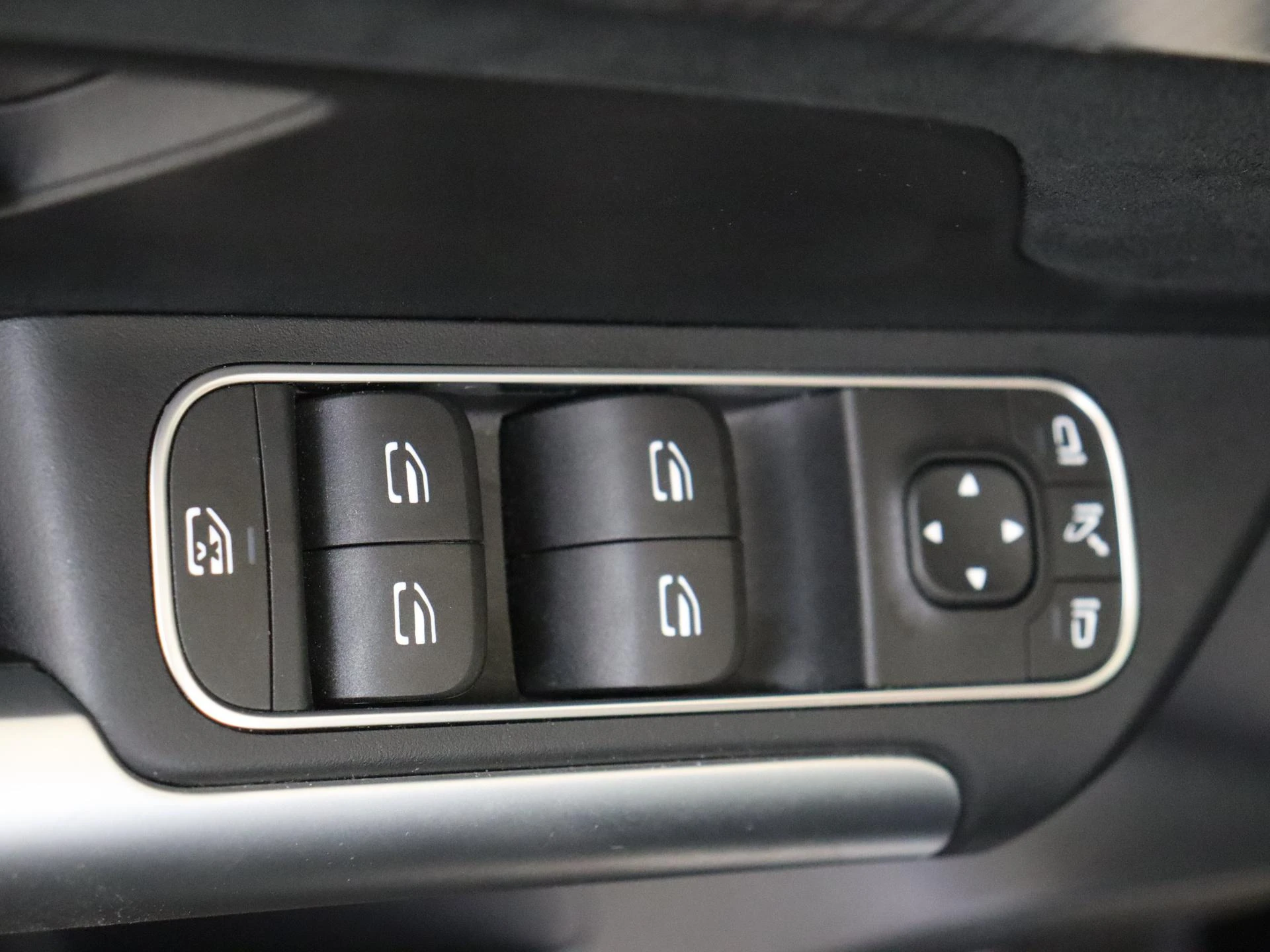 Mercedes-Benz-EQA-image-26