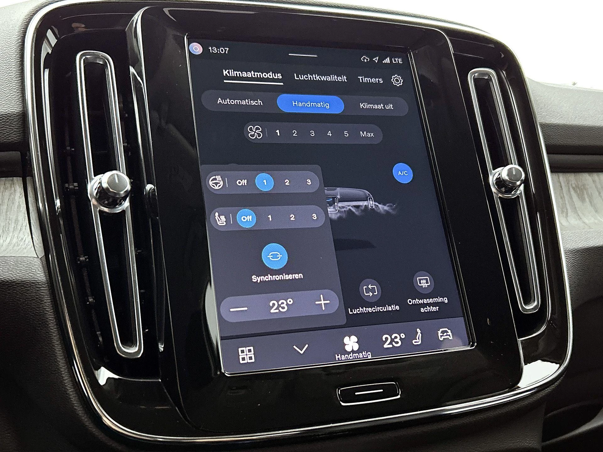 Volvo XC40 2.0 B4 Plus Dark