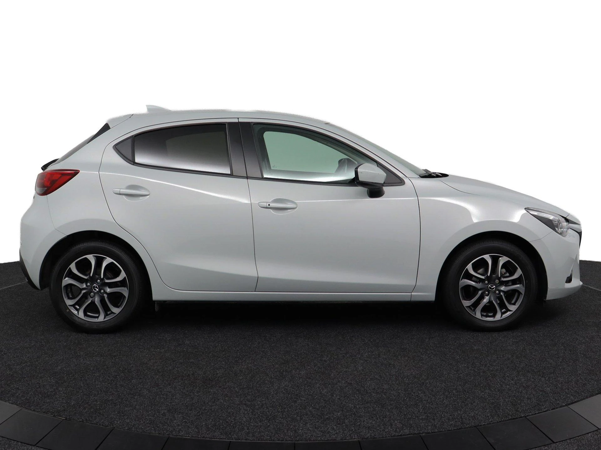 Mazda-2-image-5