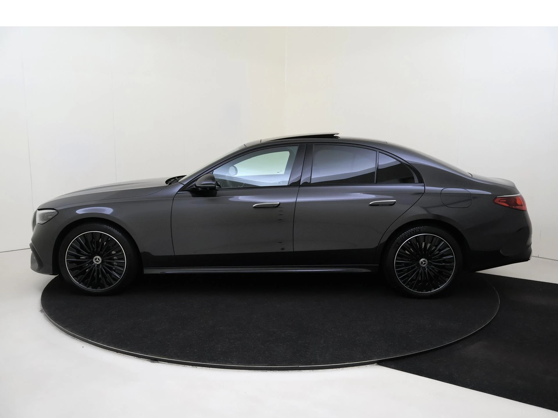 Mercedes-Benz-E-Klasse-image-7