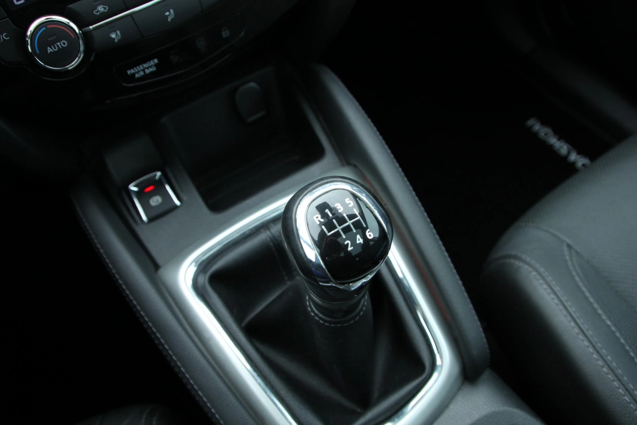 Nissan-QASHQAI-image-25