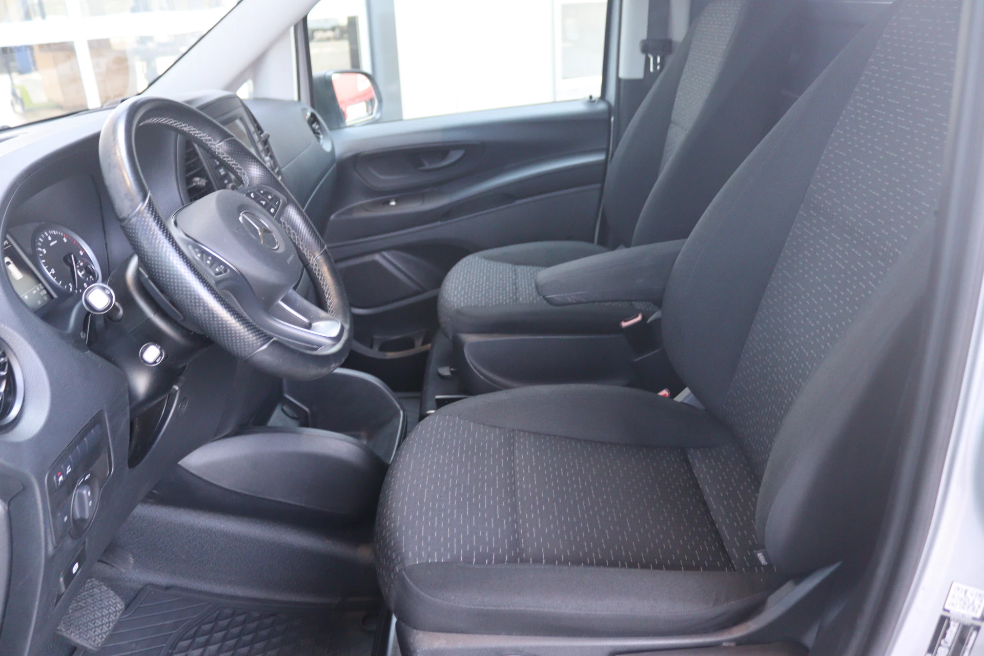 Mercedes-Benz-Vito-image-5