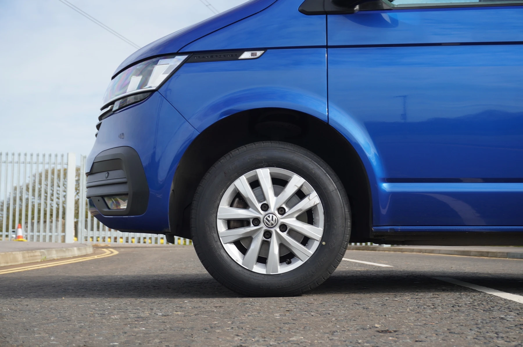 Volkswagen-Transporter-image-4