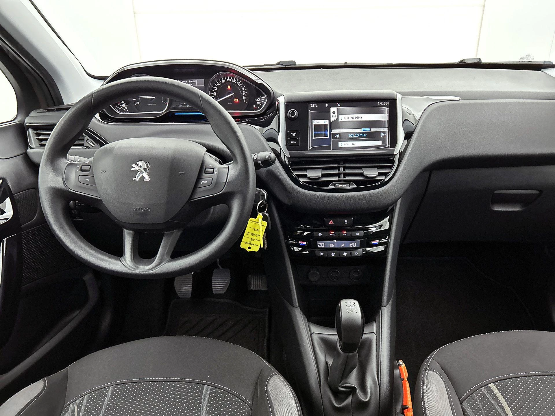 Peugeot-208-image-21