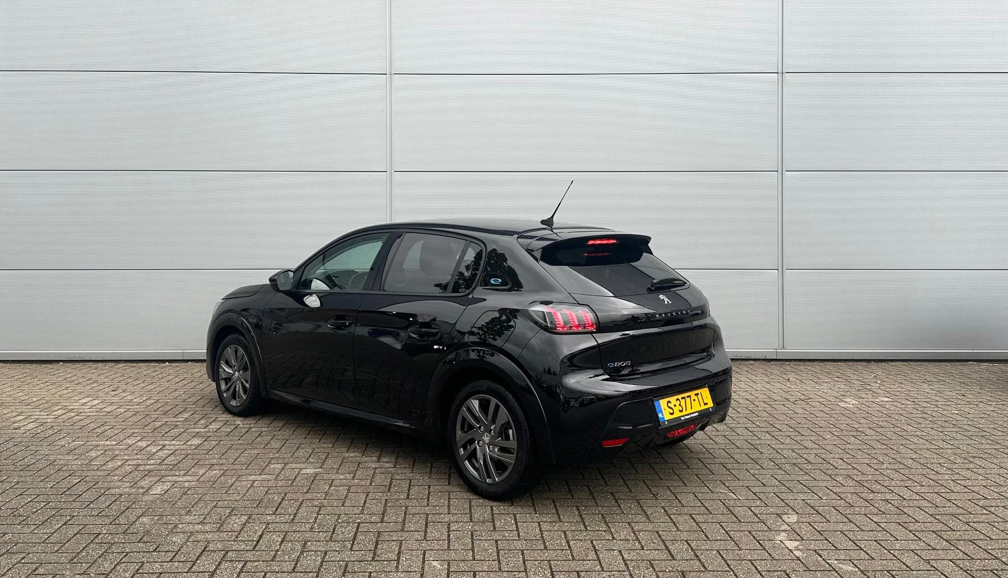 Peugeot-e-208-image-3