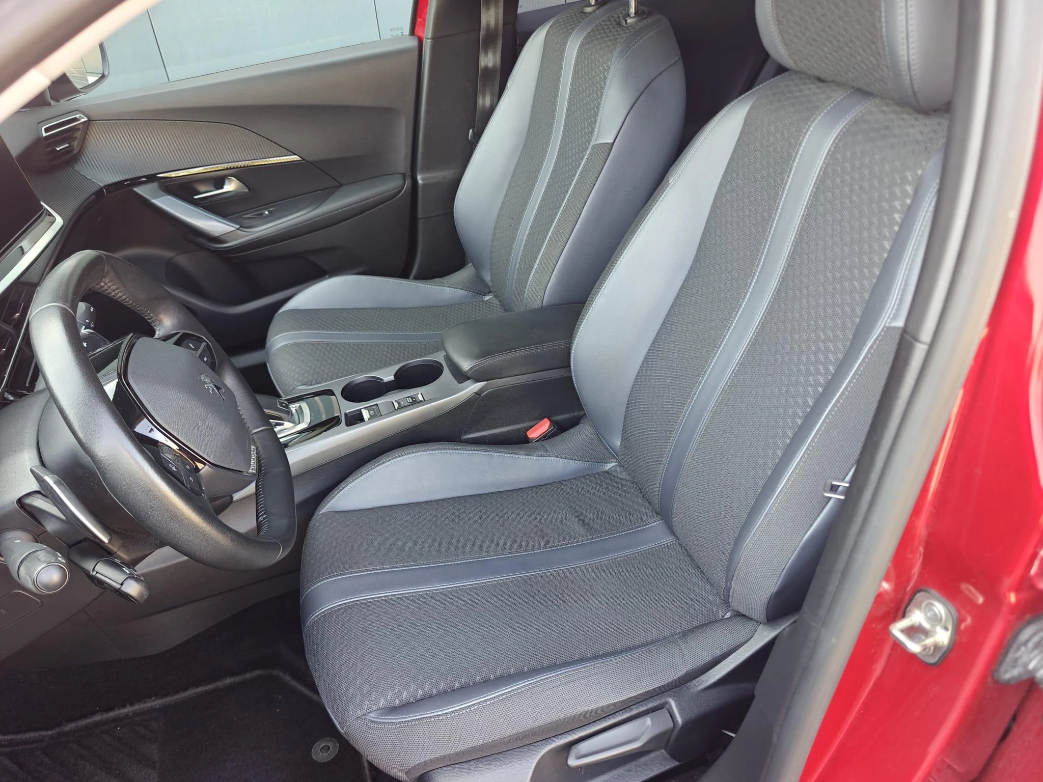 Peugeot 2008 1.2 Puretech 96kW S&S EAT8 Allure