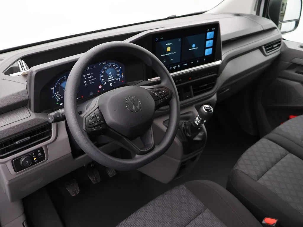 Volkswagen-Transporter-image-11