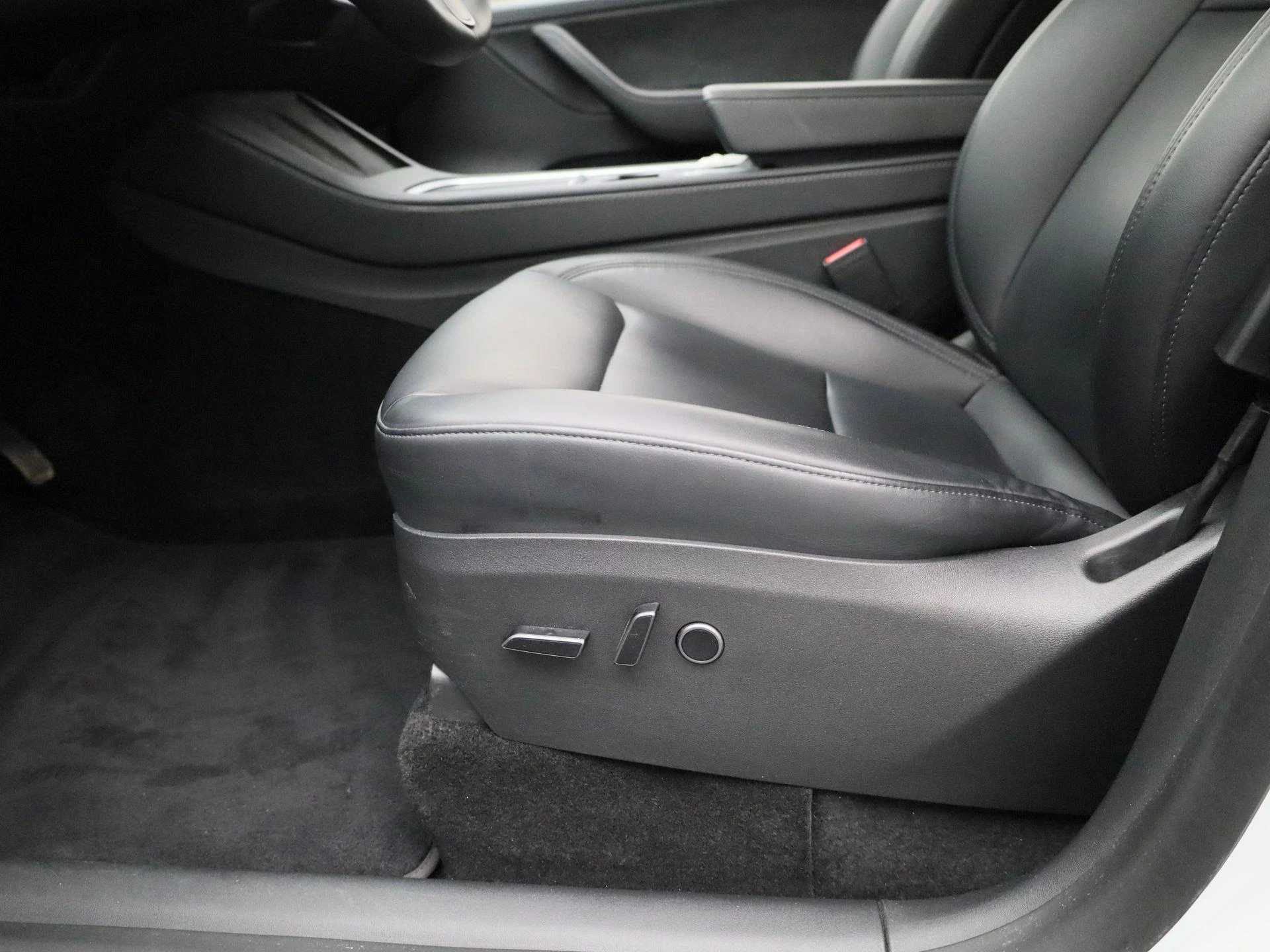 Tesla-Model Y-image-28