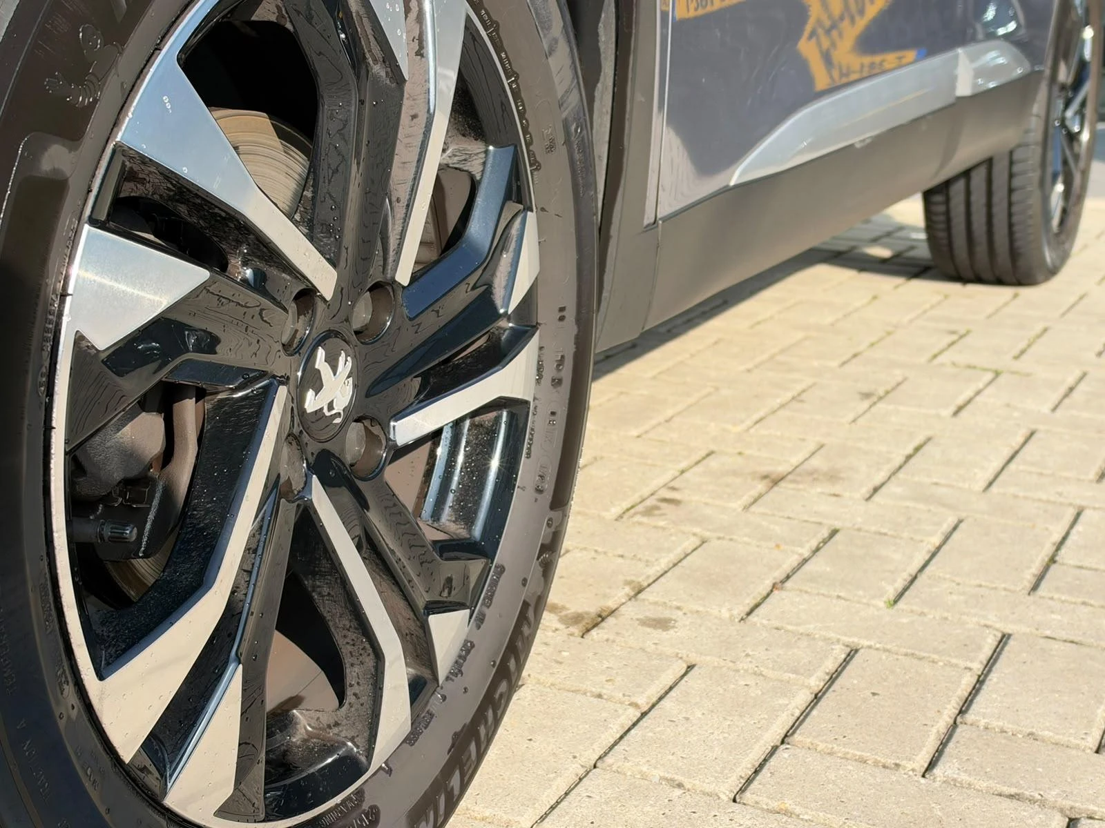 Peugeot-2008-image-1
