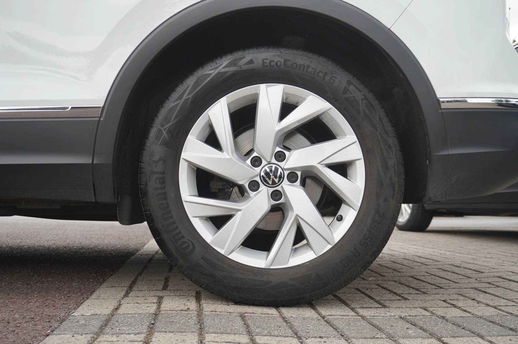 Volkswagen-Tiguan-image-17