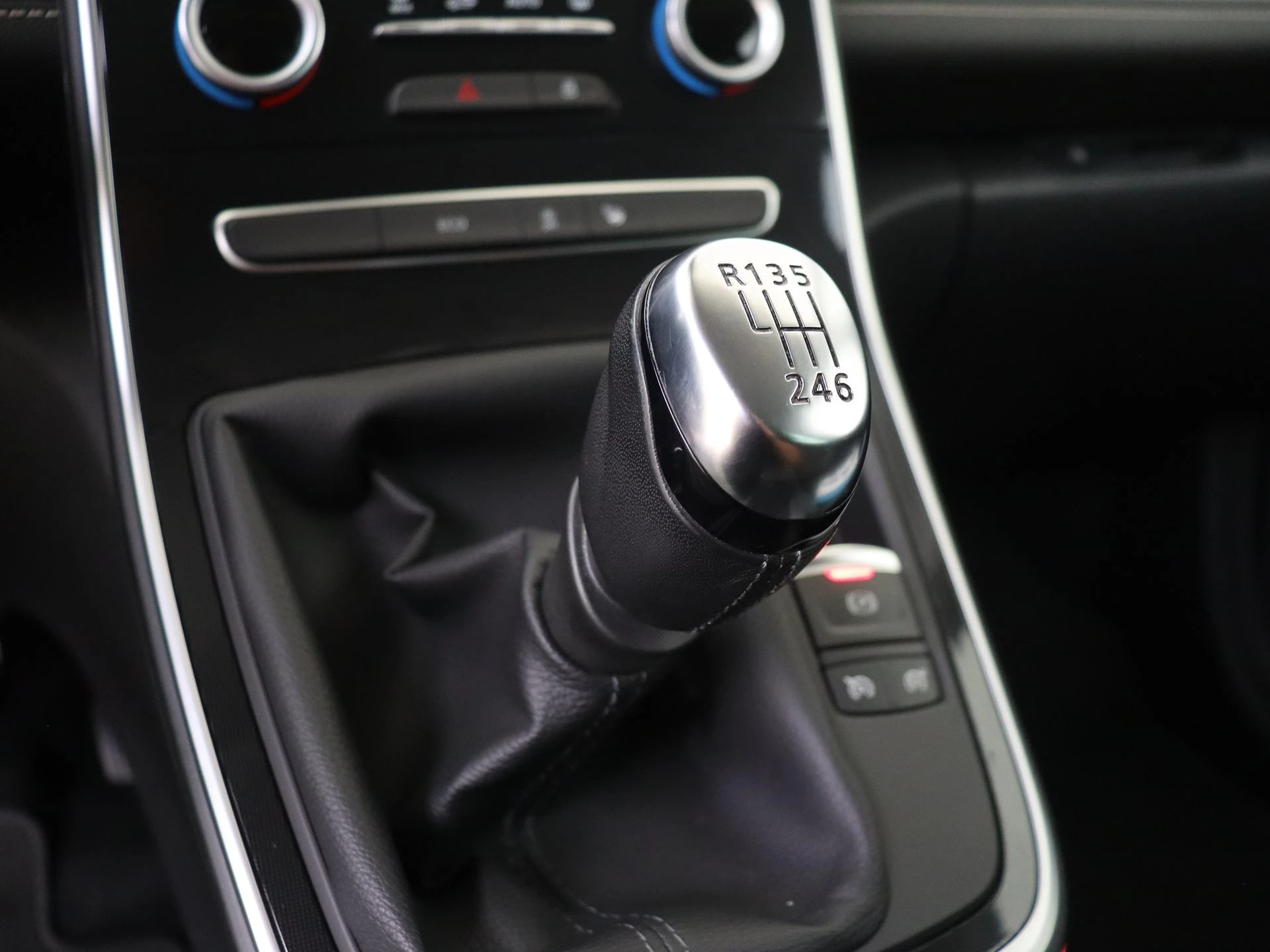 Renault-Scénic-image-15