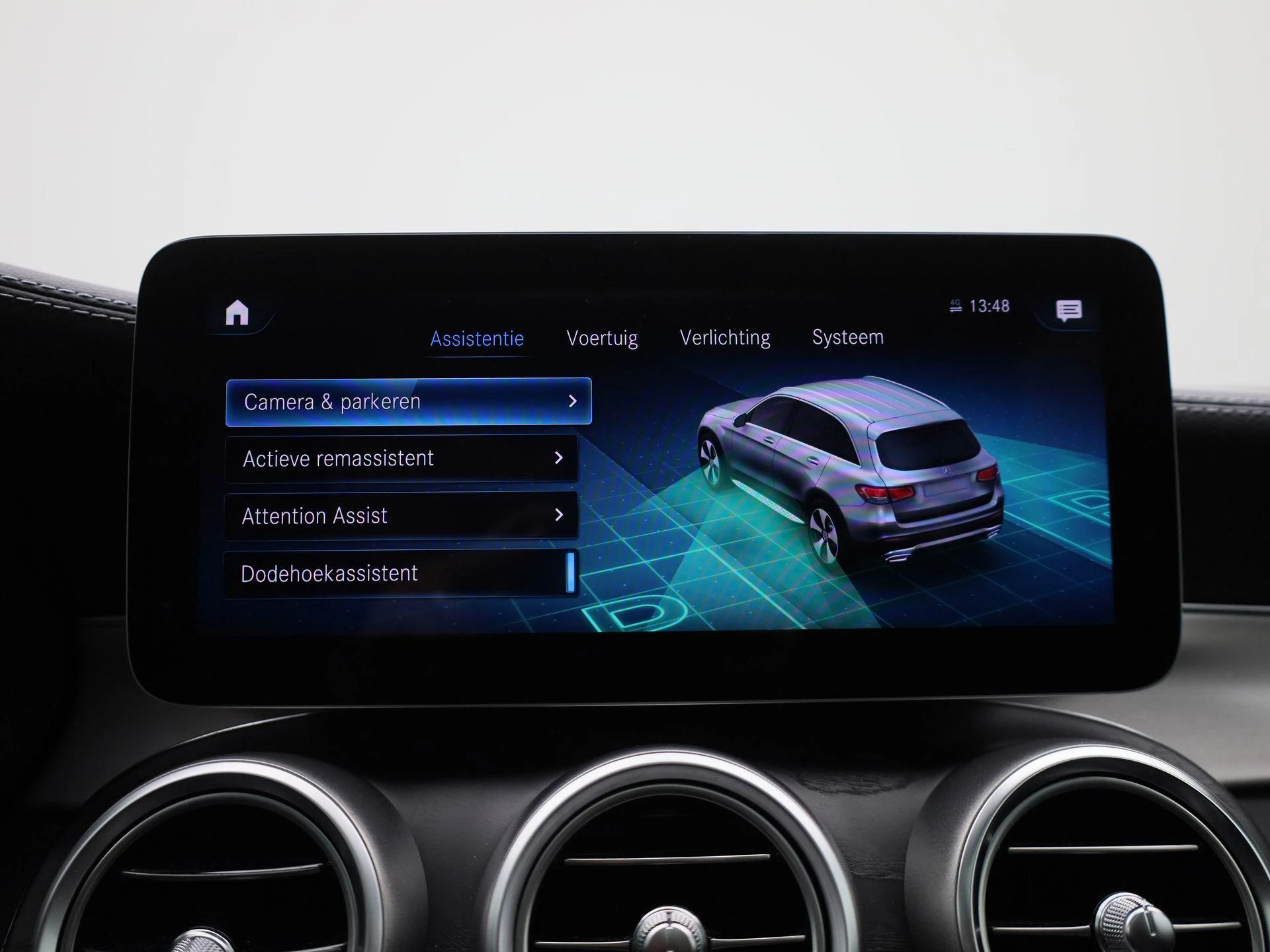 Mercedes-Benz-GLC-image-27