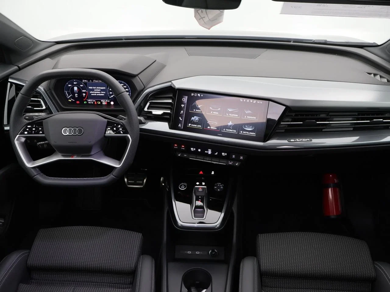 Audi Q4 e-tron Audi Q4 3X S LINE Corporate S 45 e-tron 286PK *AUTOMAAT*LEDER*PANODAK*TREKHAAK*SPORTZETELS*CAMERA*ACC*PDC*...*