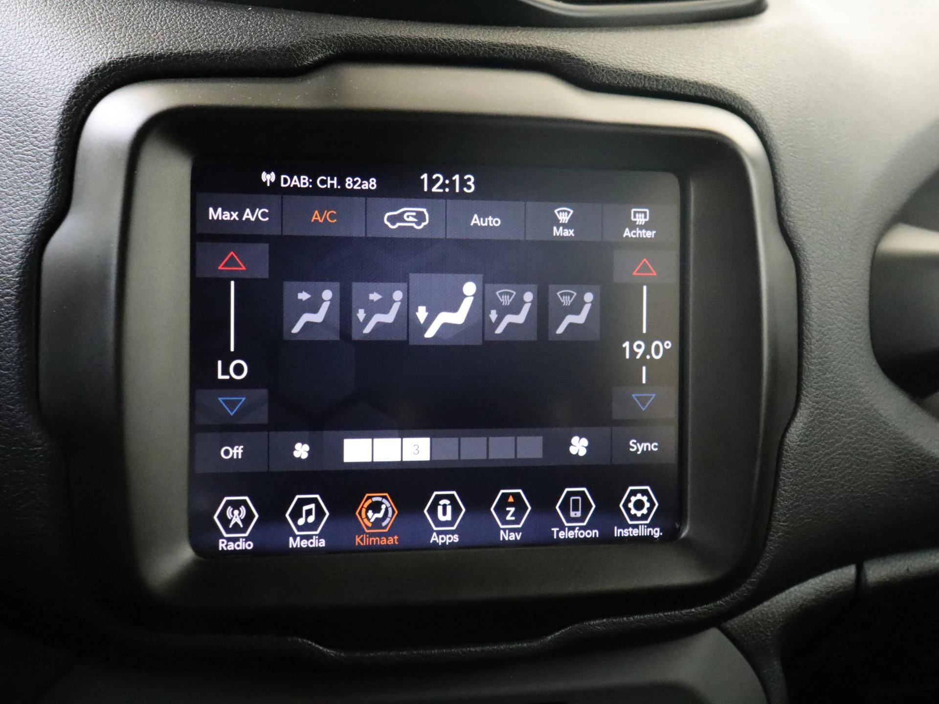 Jeep-Renegade-image-18