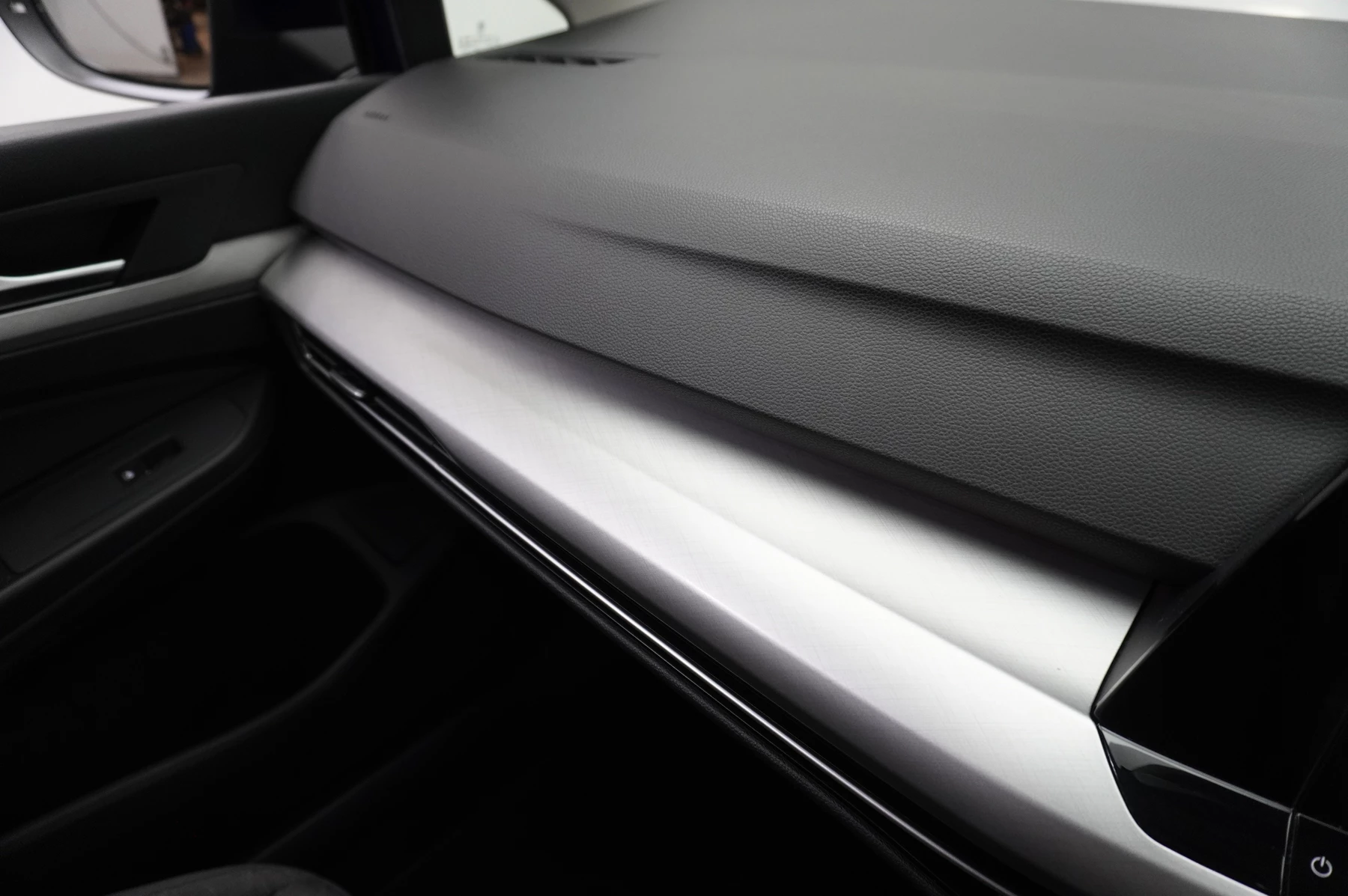 Volkswagen-Golf-image-24