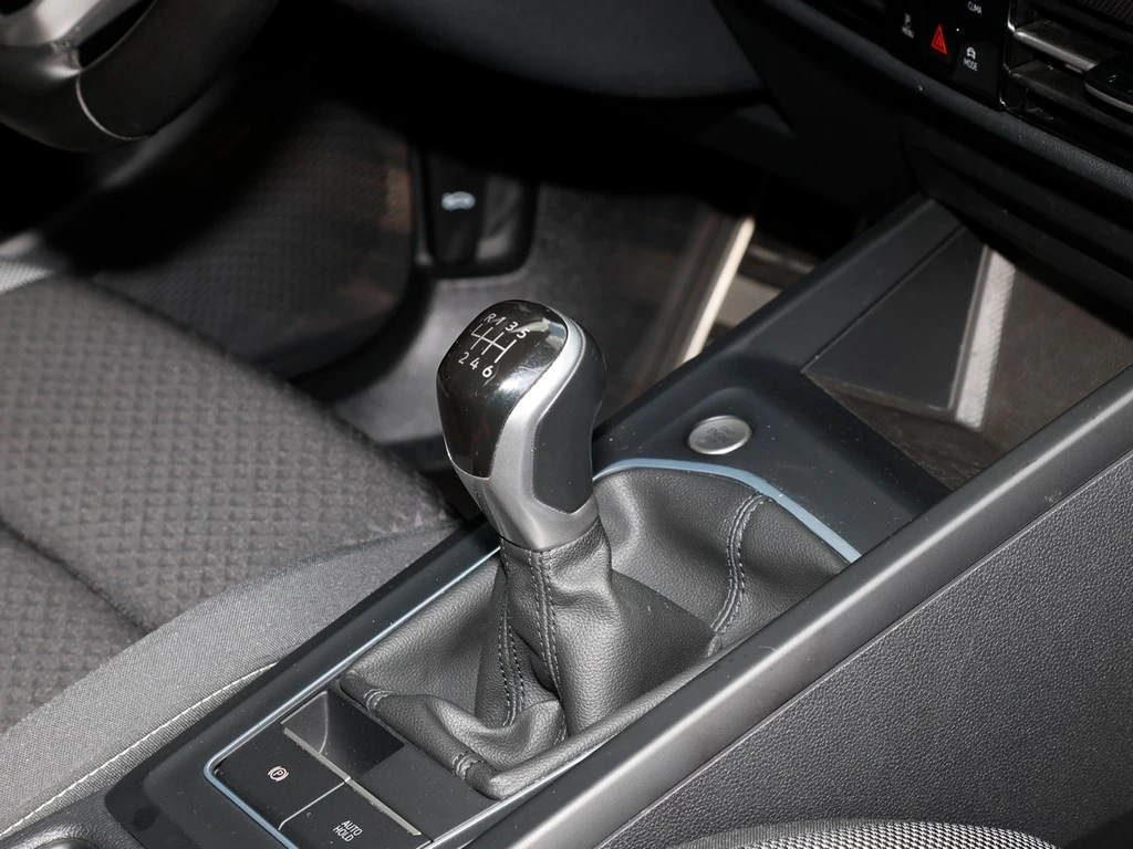 Volkswagen-Golf-image-8