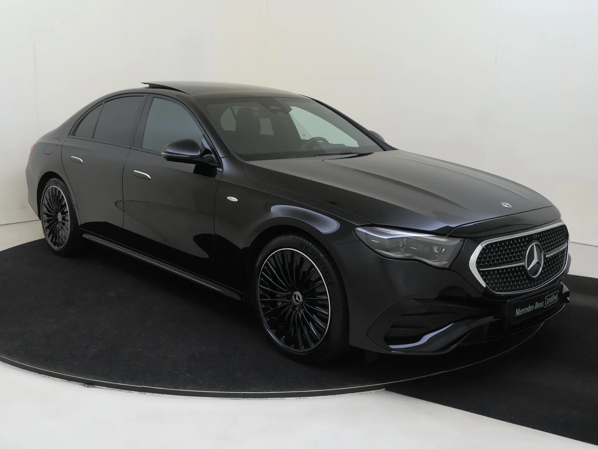 Mercedes-Benz-E-Klasse-image-1