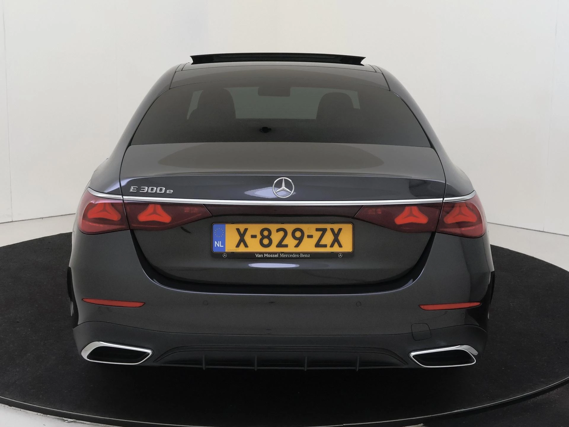 Mercedes-Benz-E-Klasse-image-6