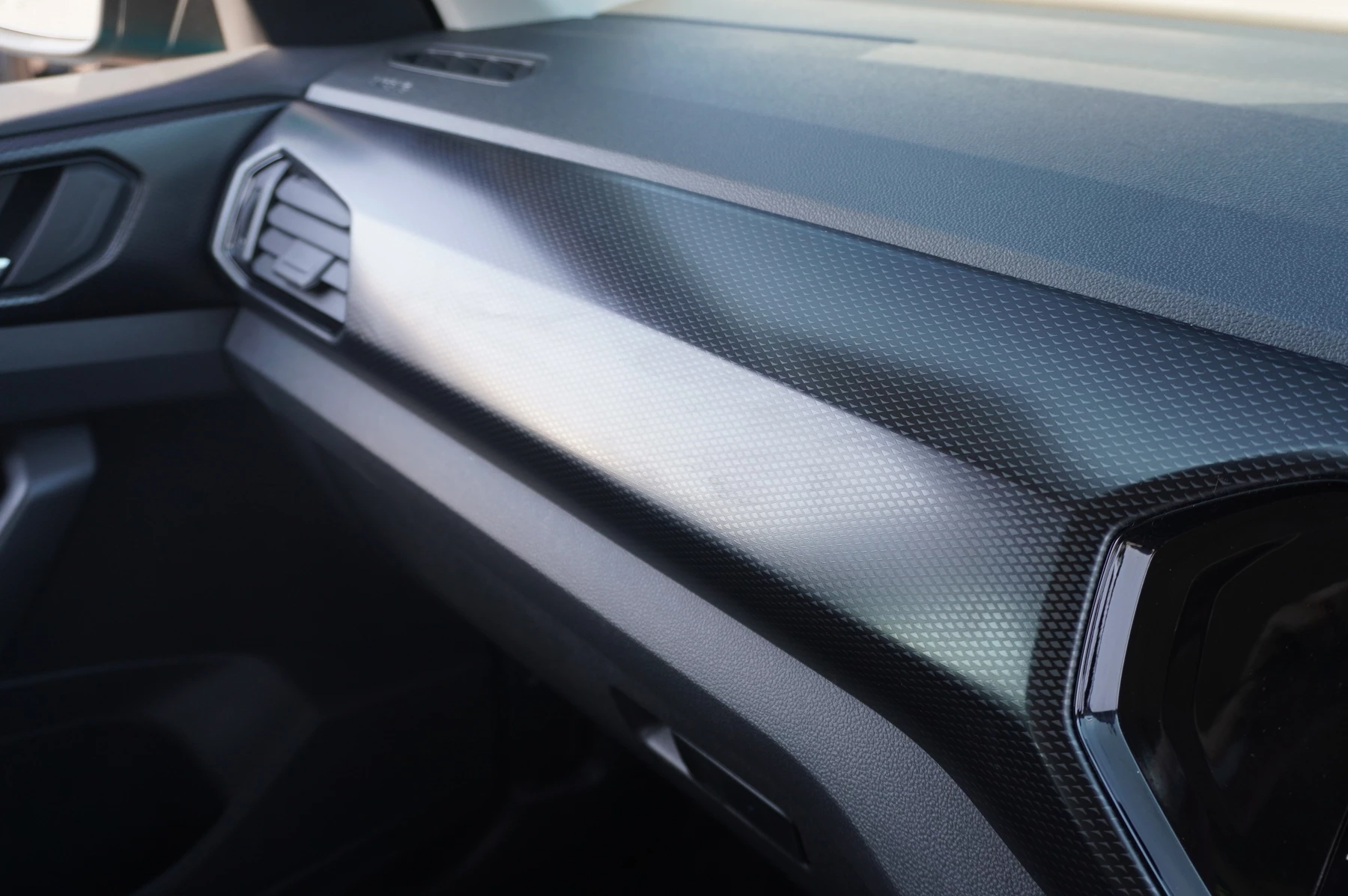 Volkswagen-T-Cross-image-15
