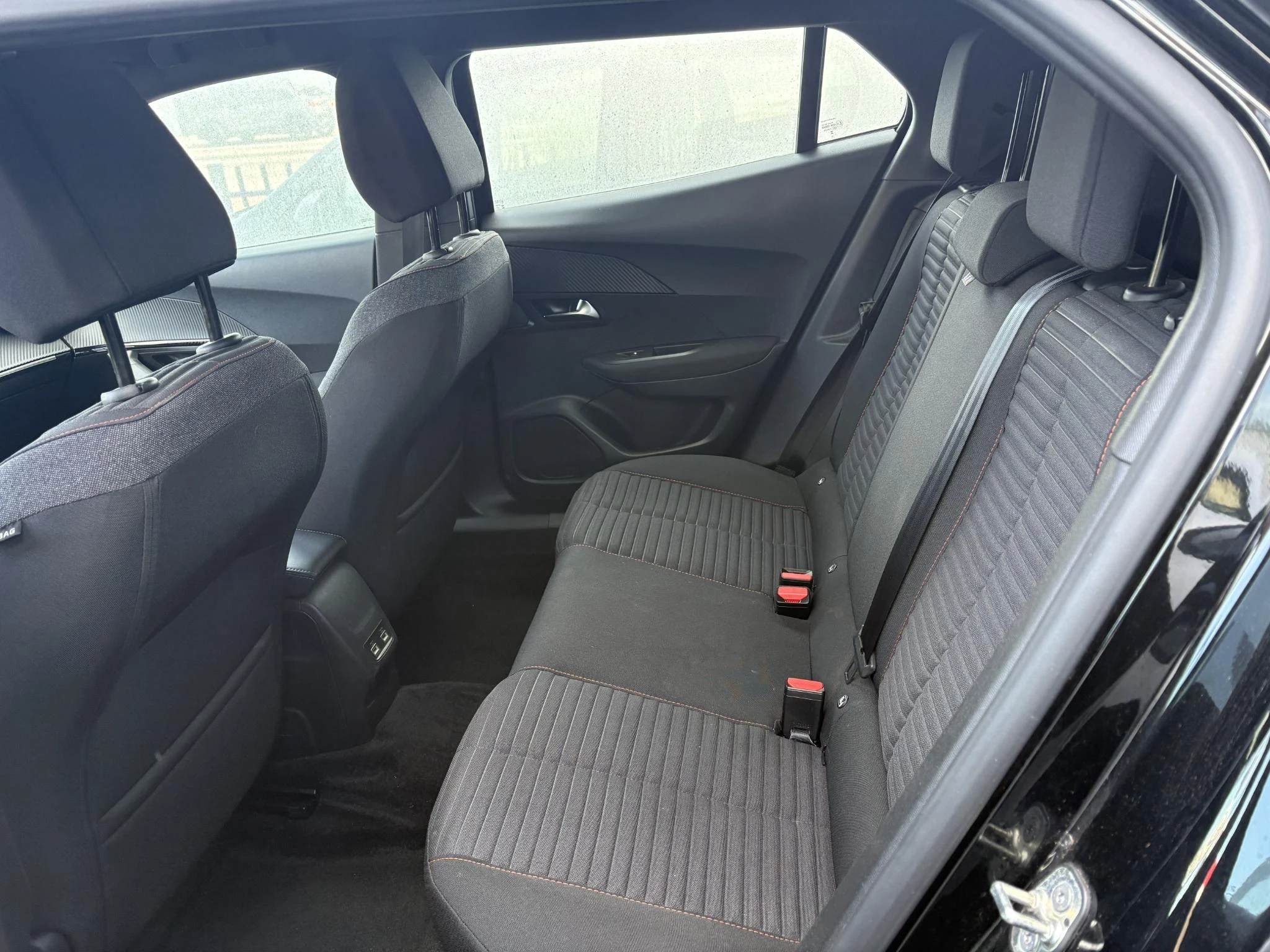 Peugeot-e-2008-image-21