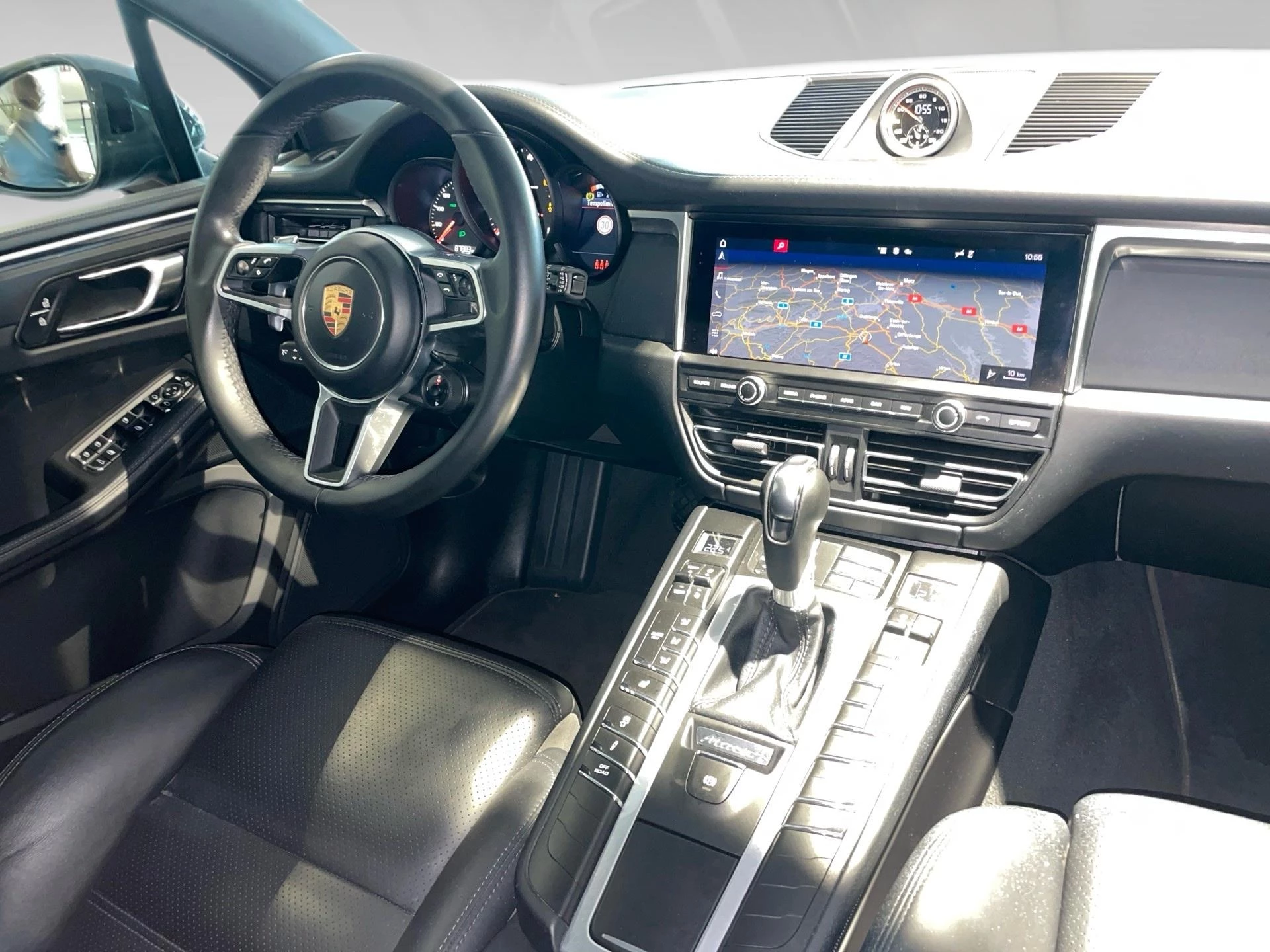 Porsche-Macan-image-6