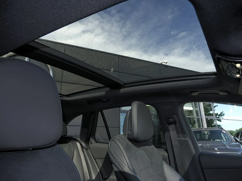Mercedes-Benz-GLC 450 d-image-14