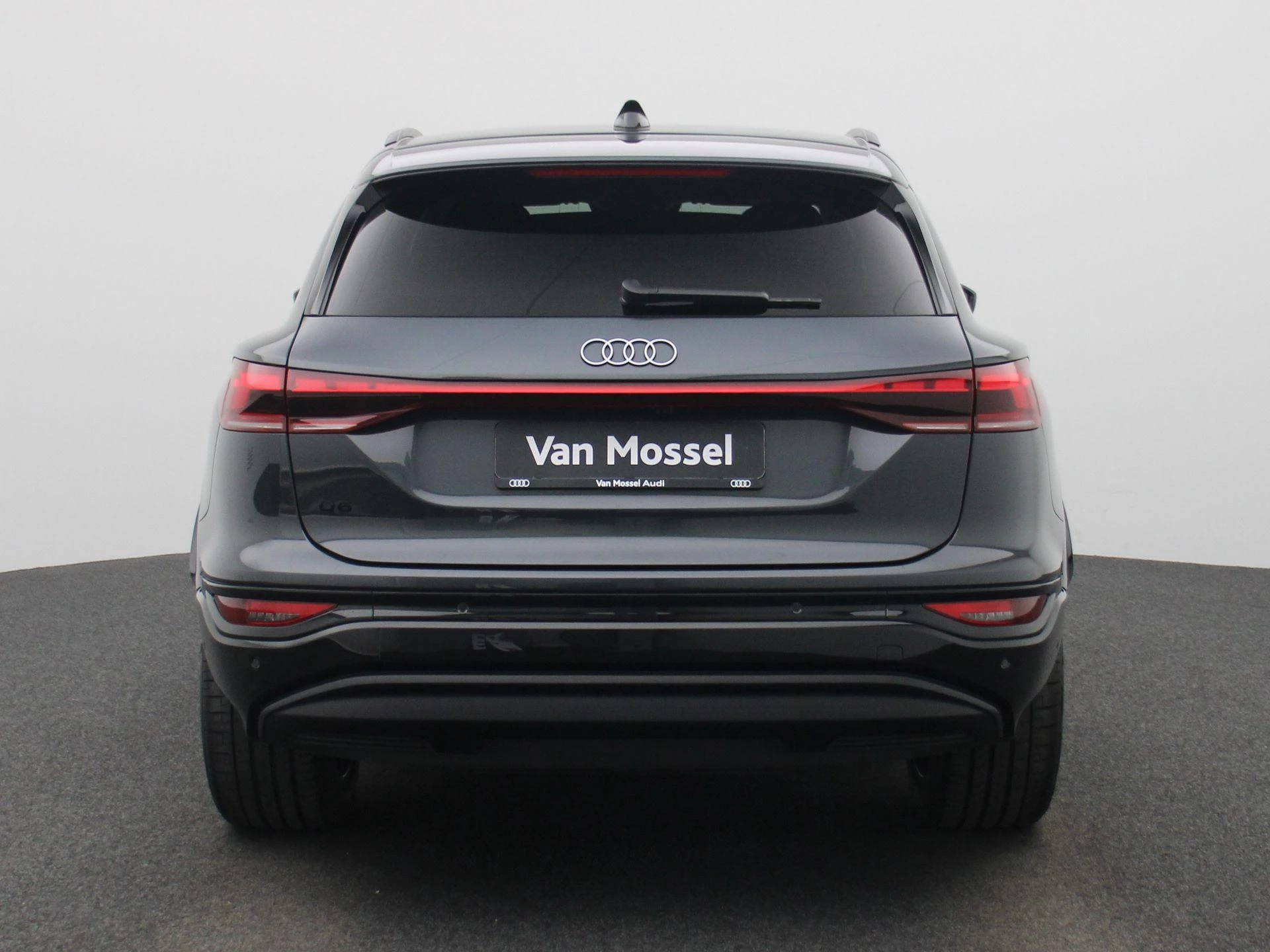 Audi-Q6 e-tron-image-4