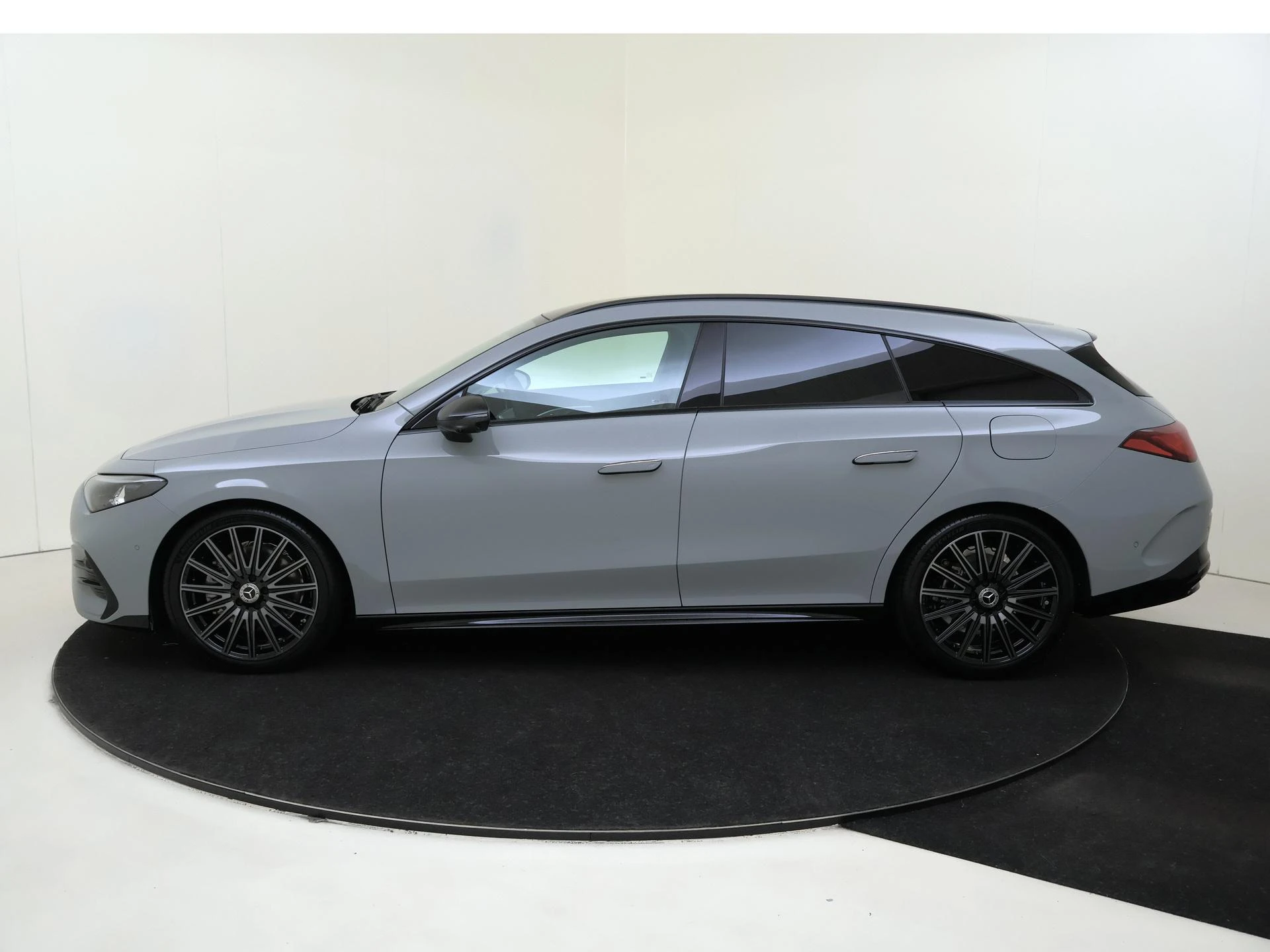 Mercedes-Benz-CLA-image-7