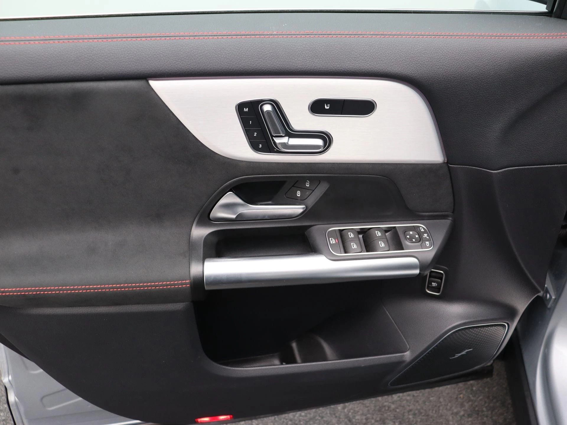 Mercedes-Benz EQA 250+ STAR EDITION + AMG + PANO DAK + BURMESTER + TREKHAAK + HEAD UP