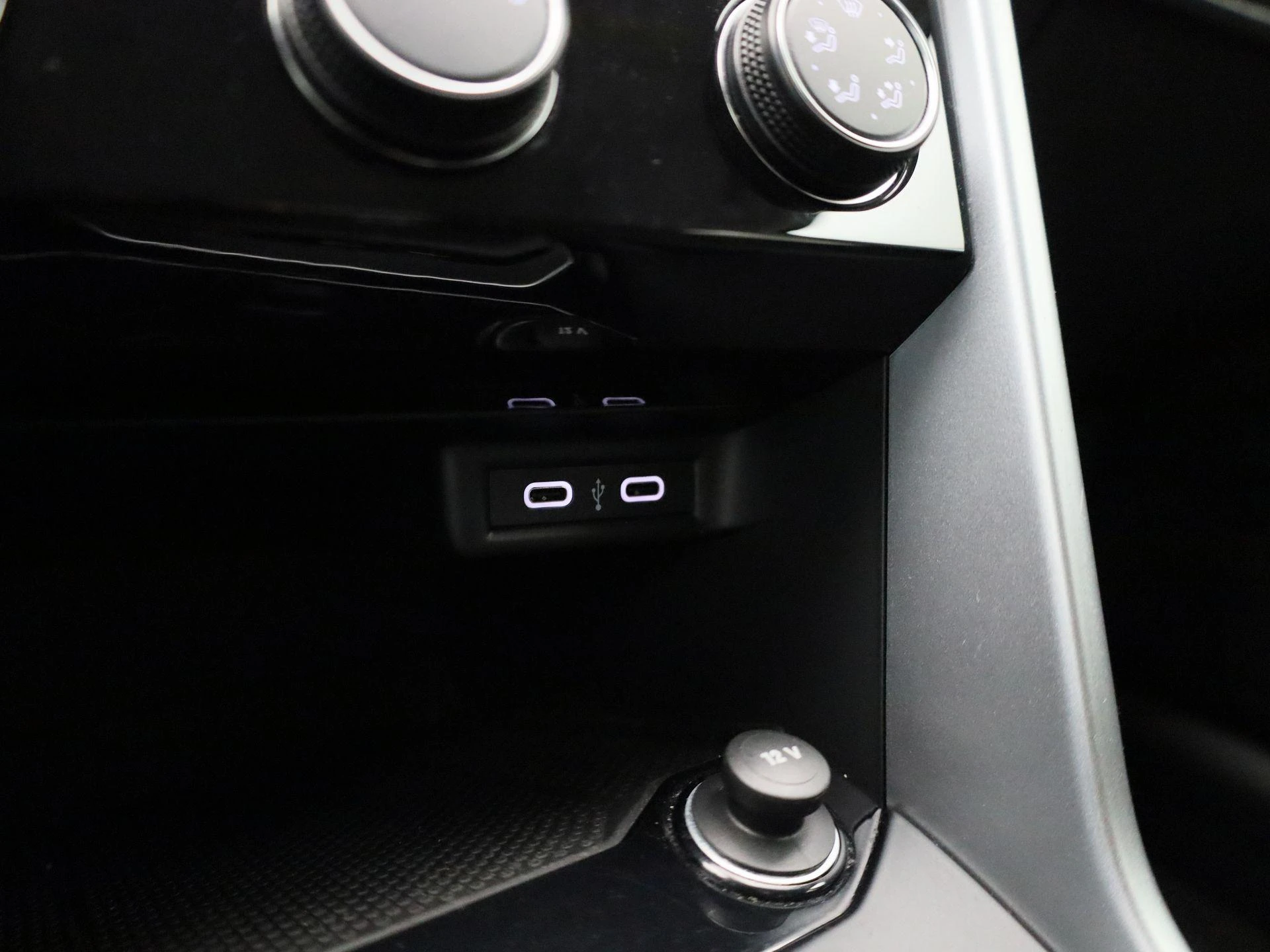 Volkswagen-T-Roc-image-23