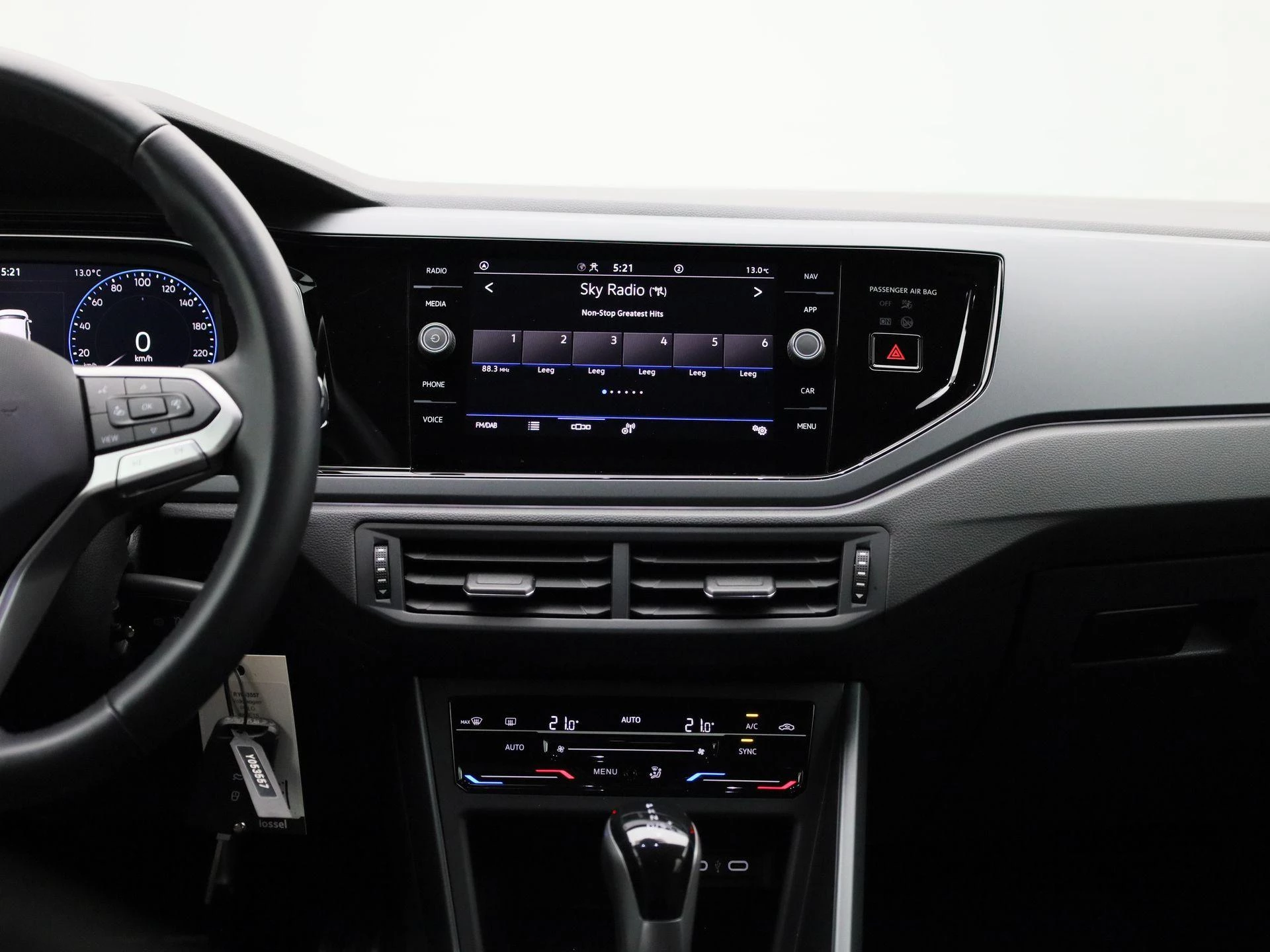 Volkswagen-Polo-image-8