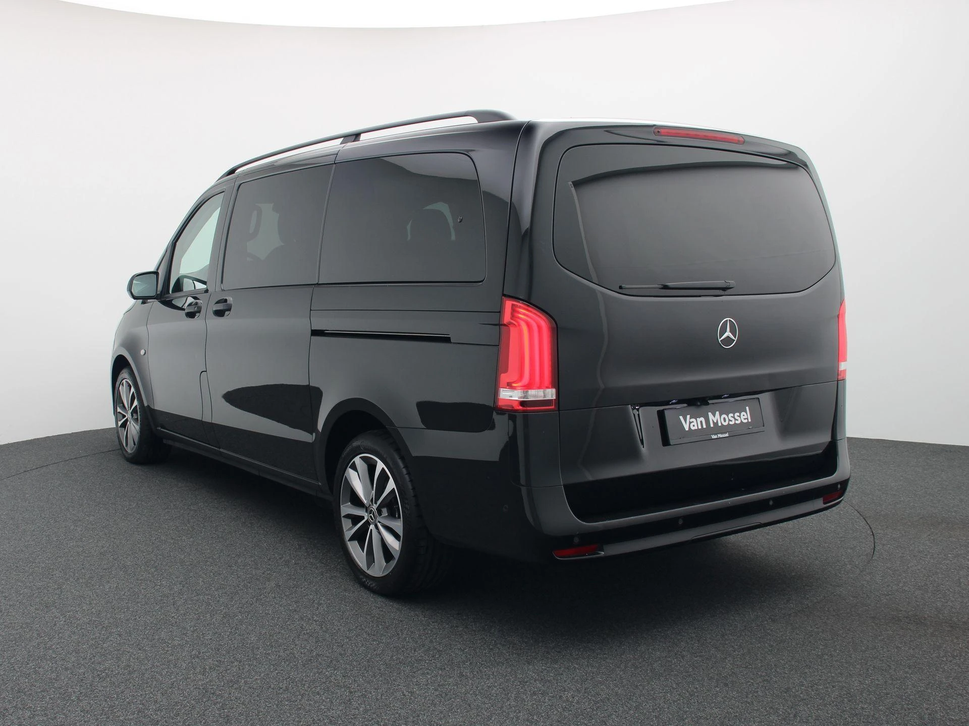 Mercedes-Benz-Vito-image-1