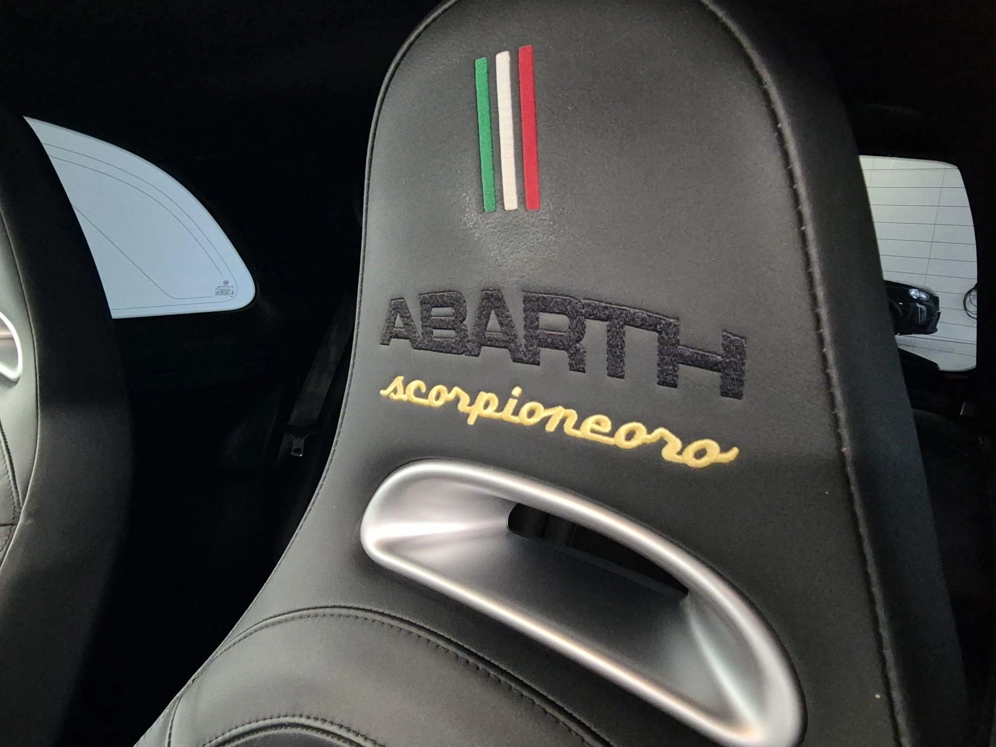 Abarth-595-image-9
