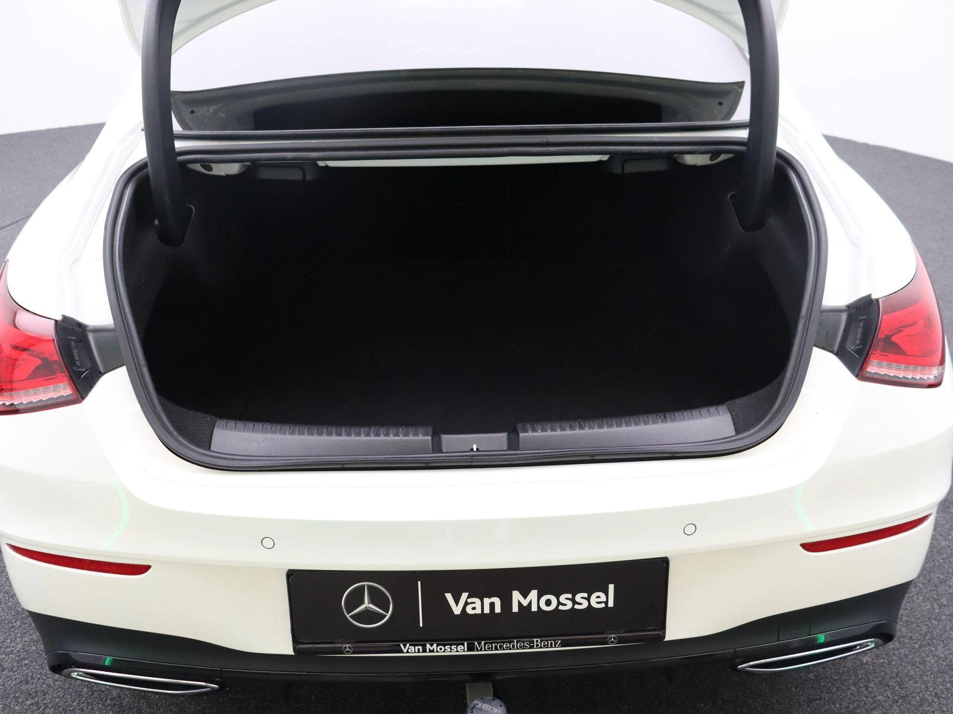 Mercedes-Benz-CLA-image-21