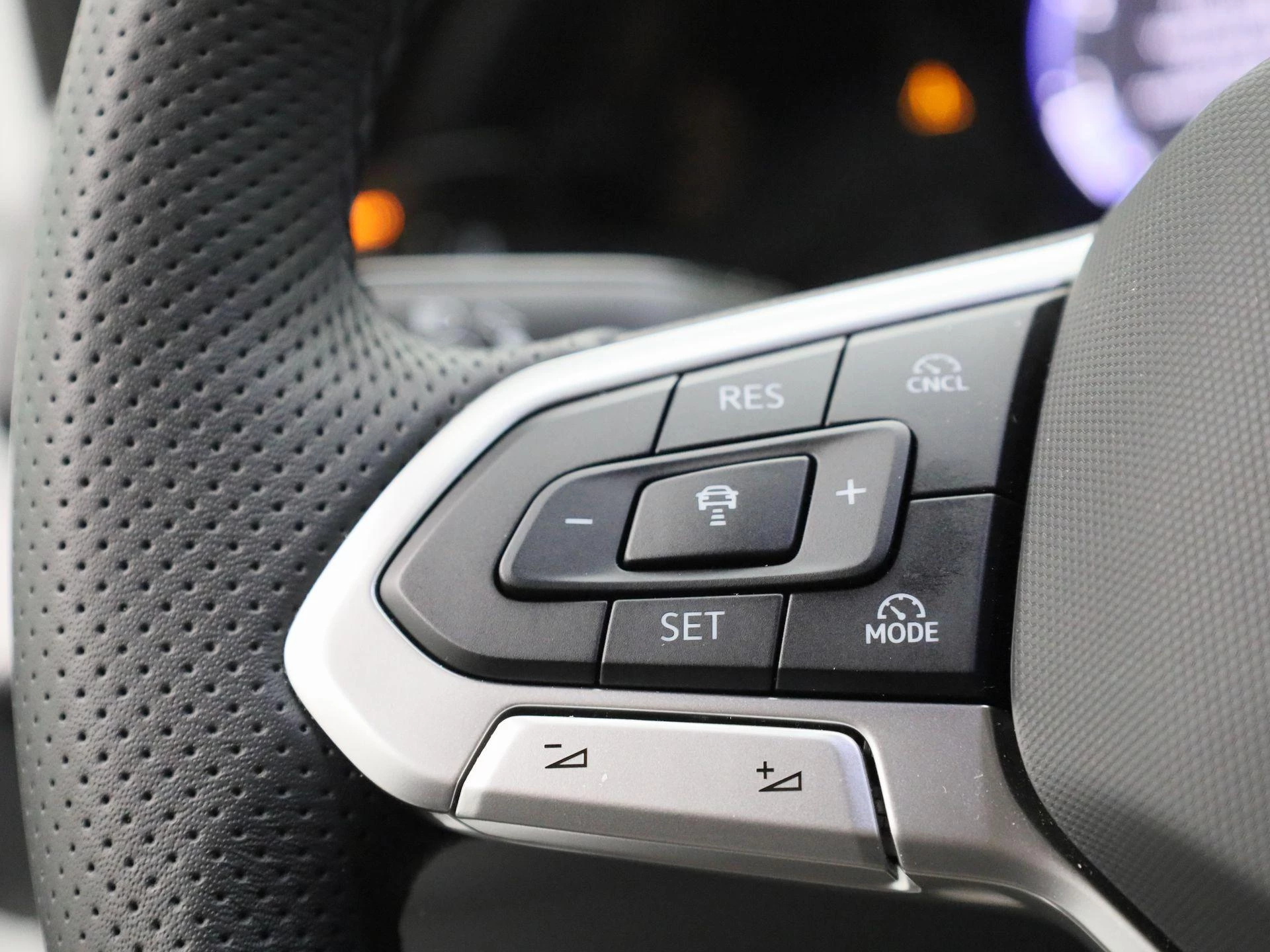 Volkswagen-Golf-image-17