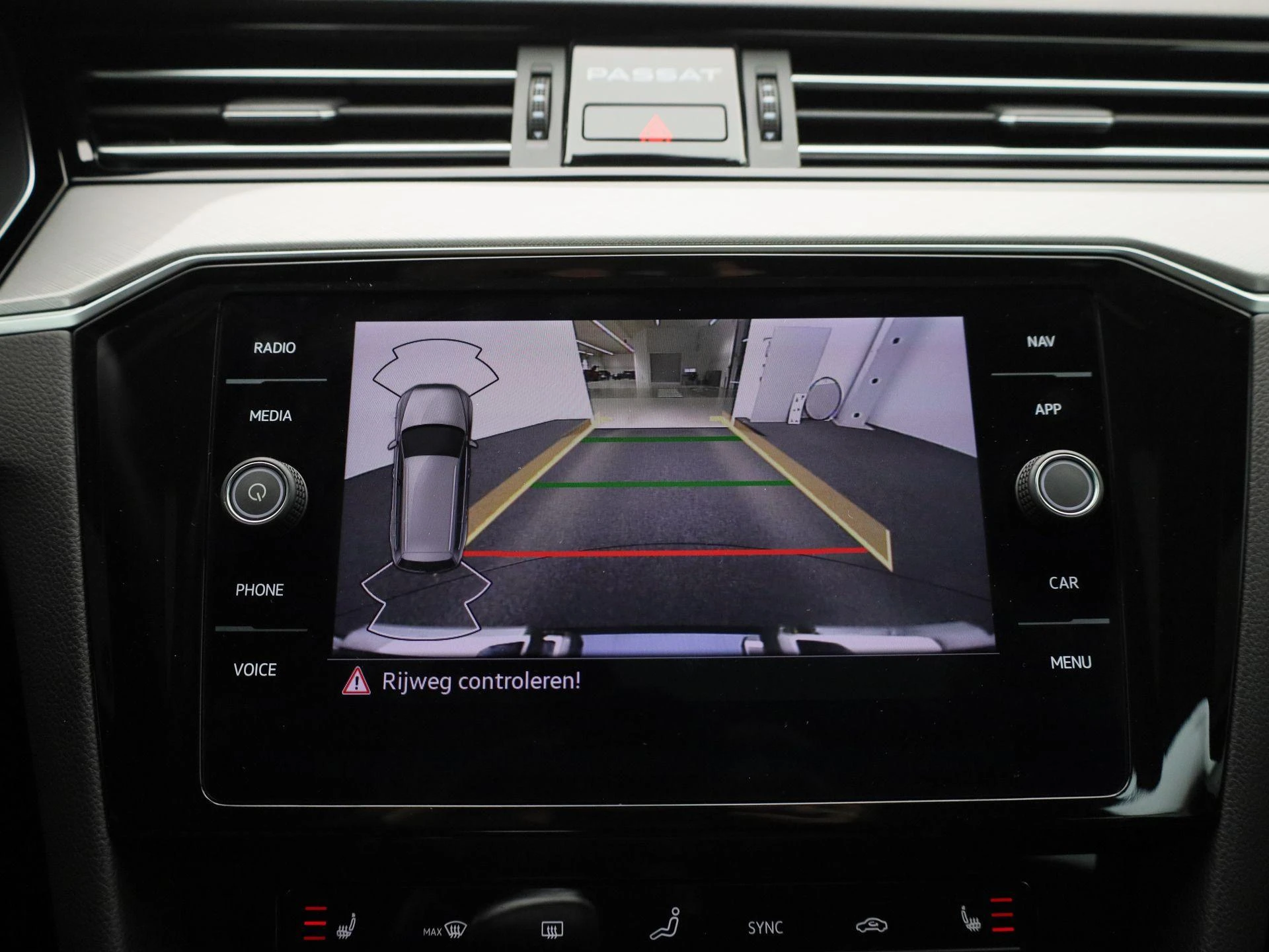 Volkswagen-Passat-image-29