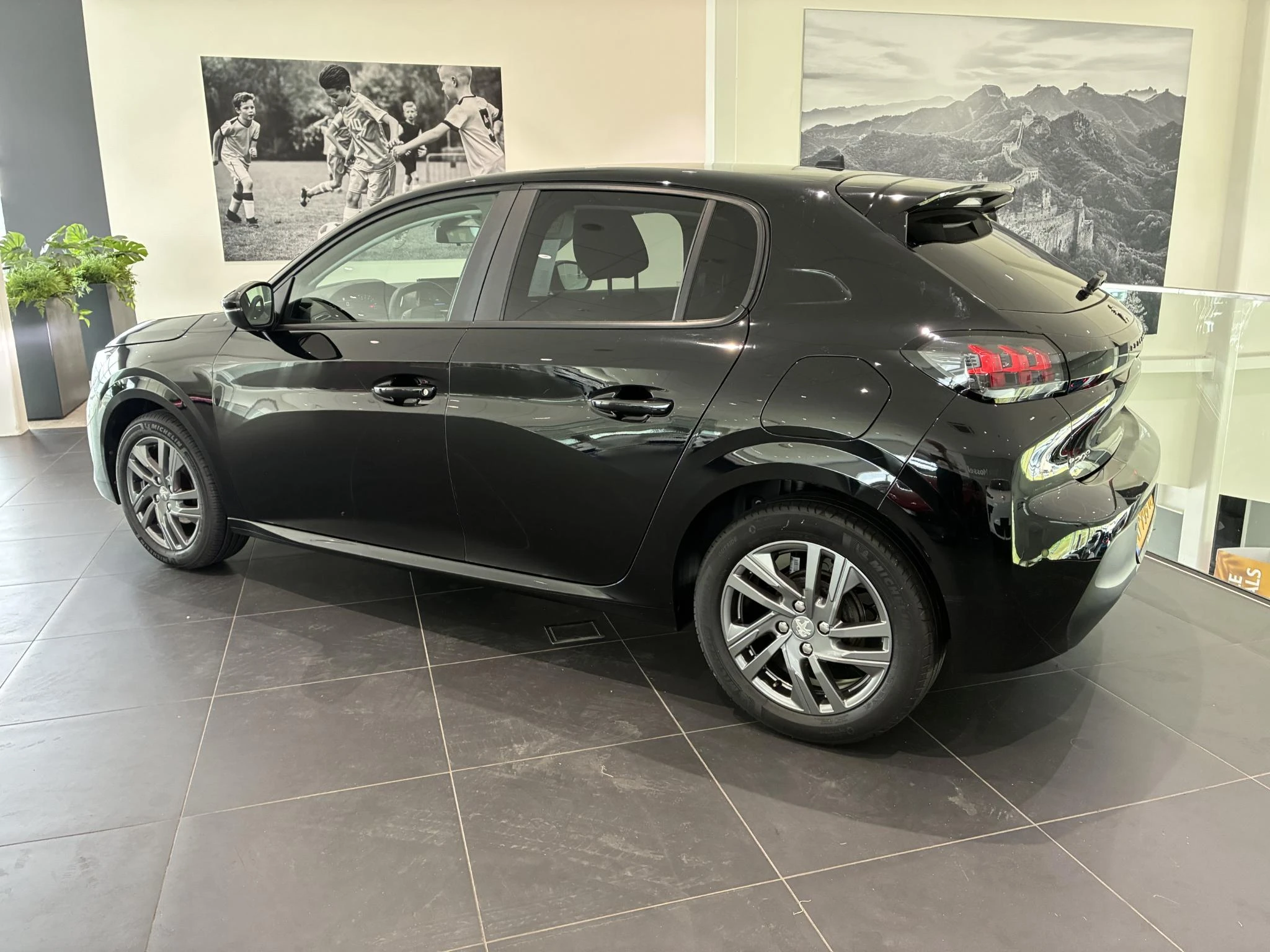 Peugeot-208-image-2
