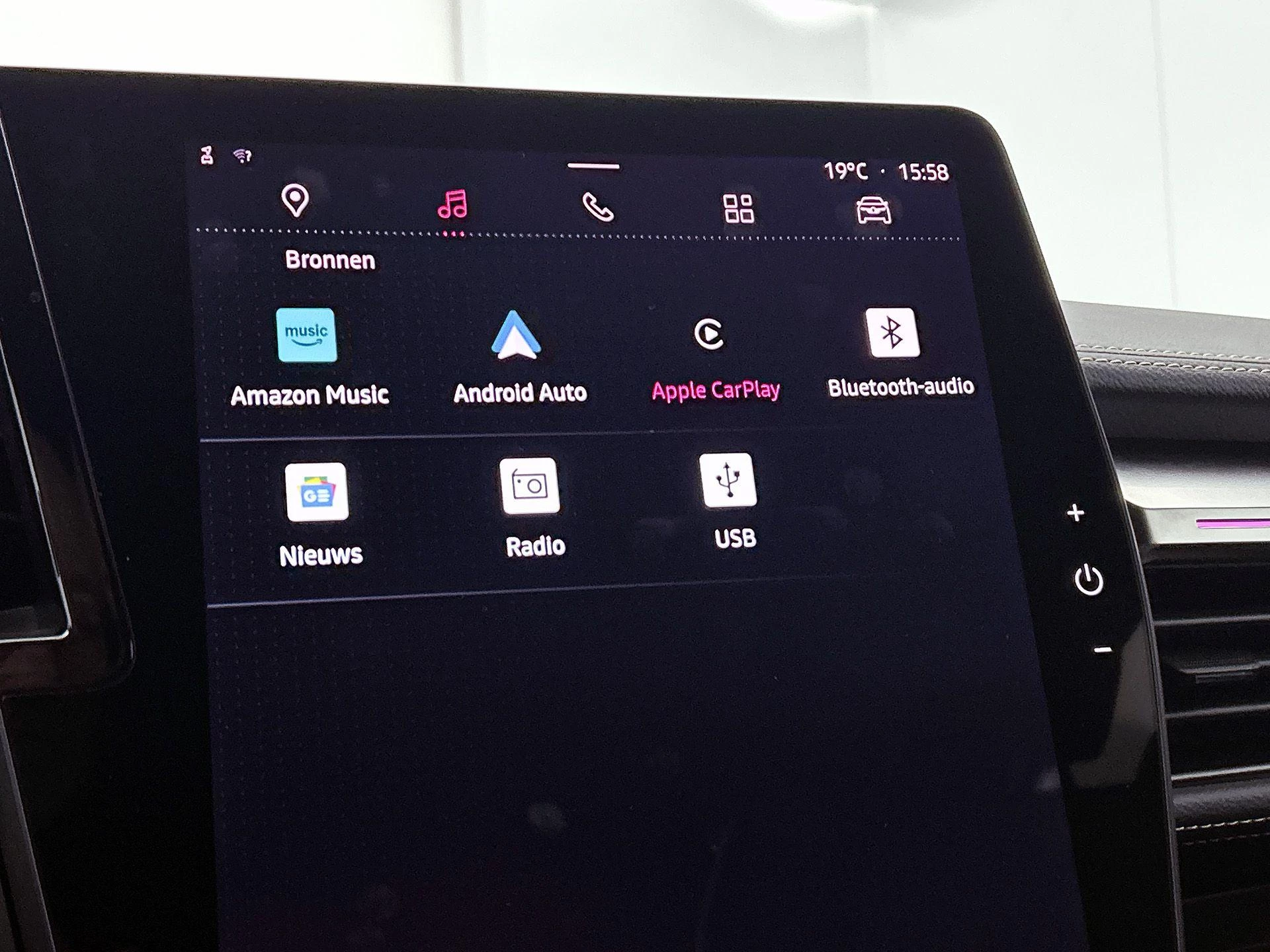 Renault-Megane E-Tech-image-8