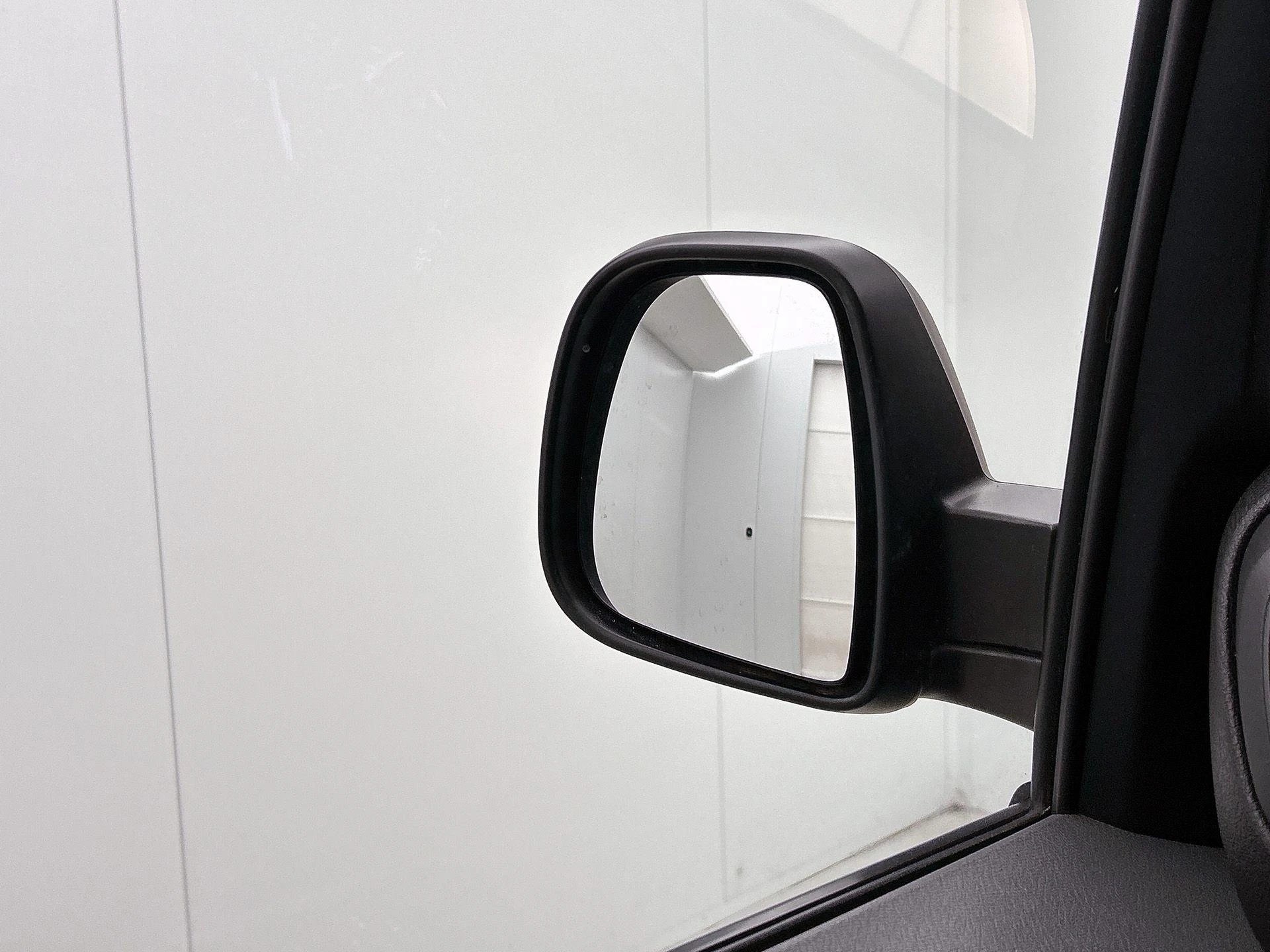 Opel-Vivaro-image-18