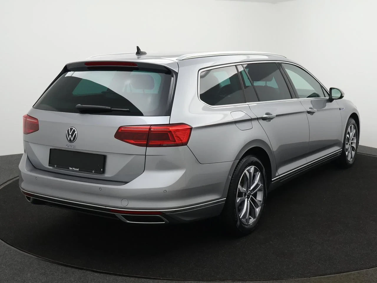 Volkswagen-Passat-image-10